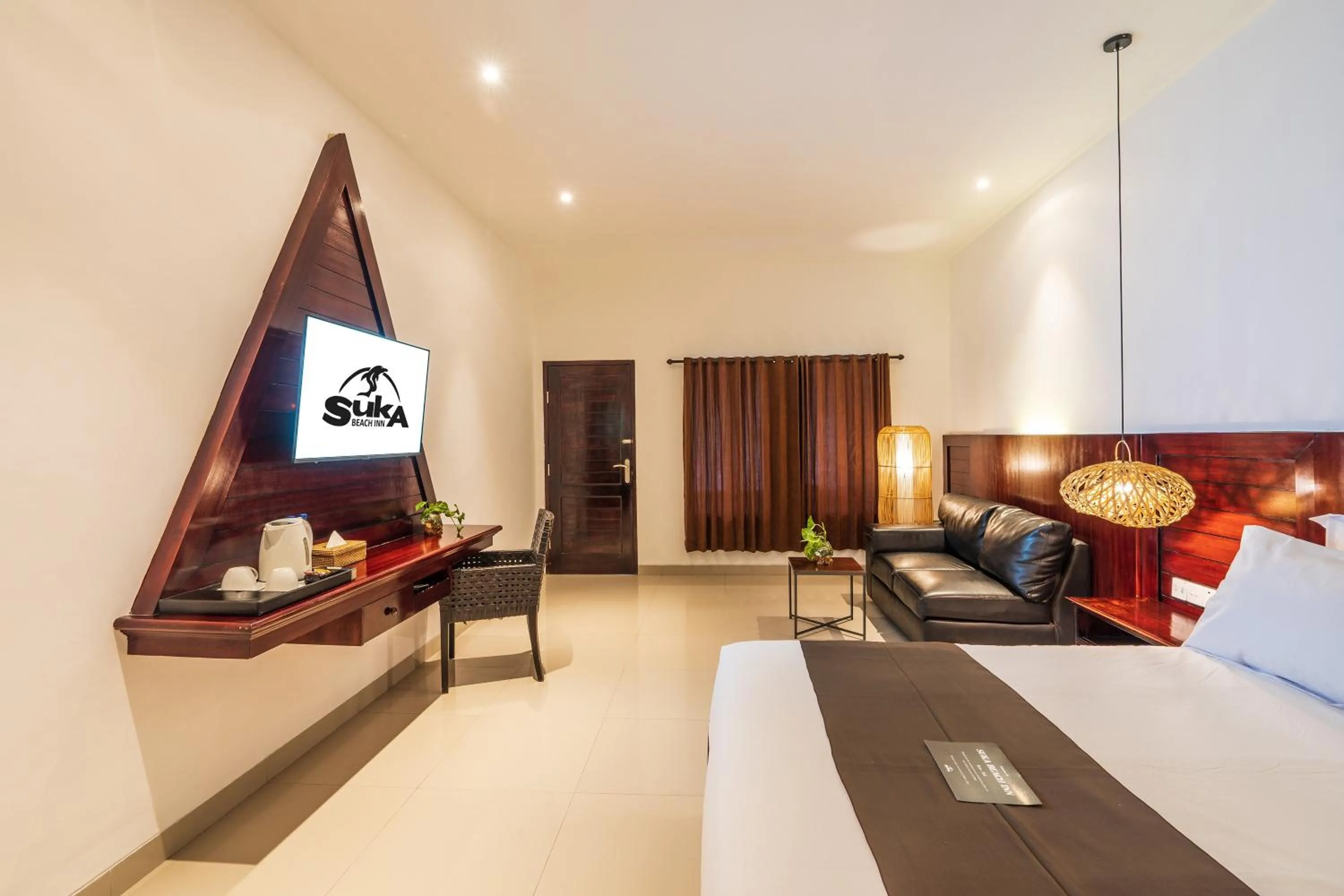 Bedroom, Bed in Suka Beach Inn