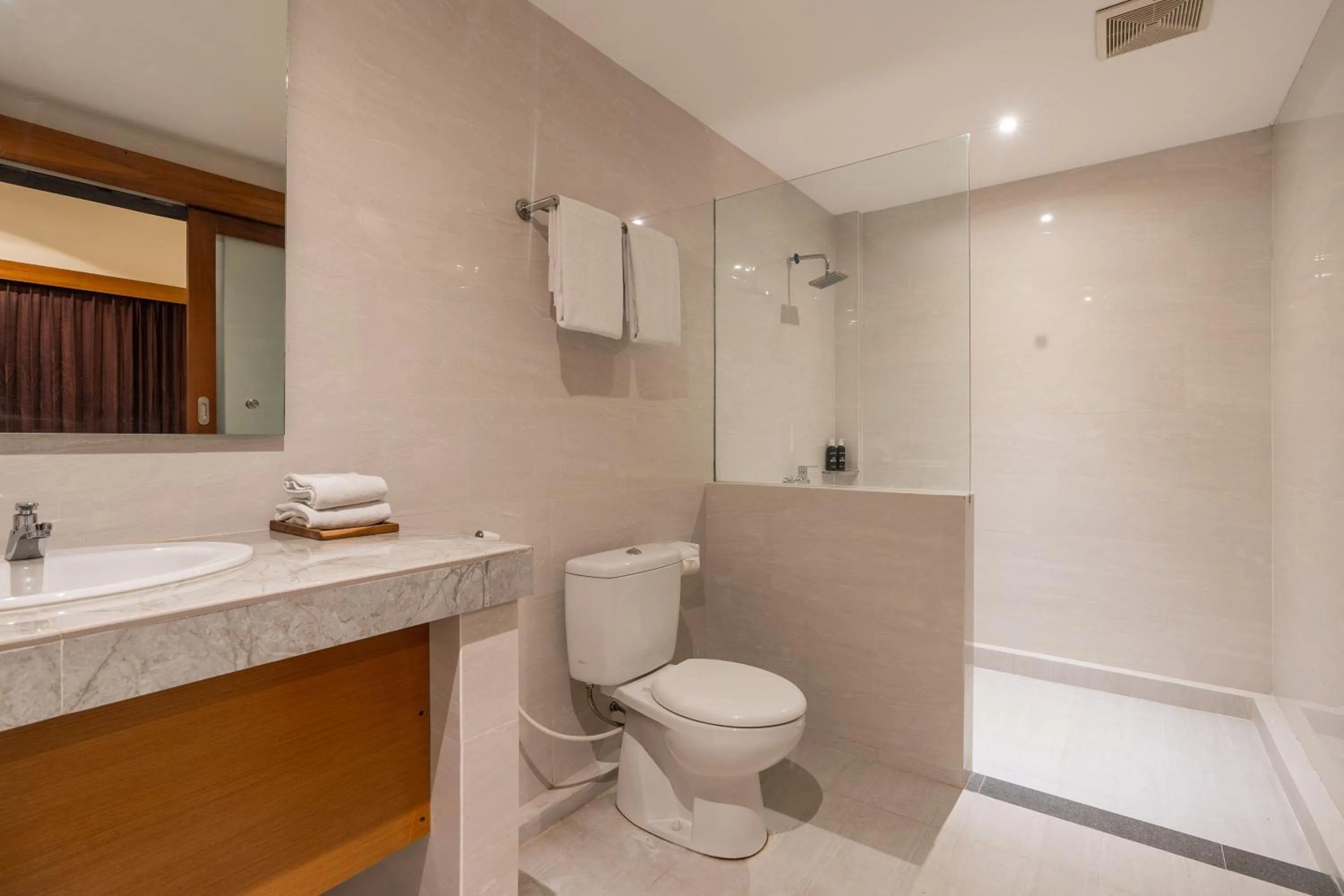 Bathroom in Suka Beach Inn