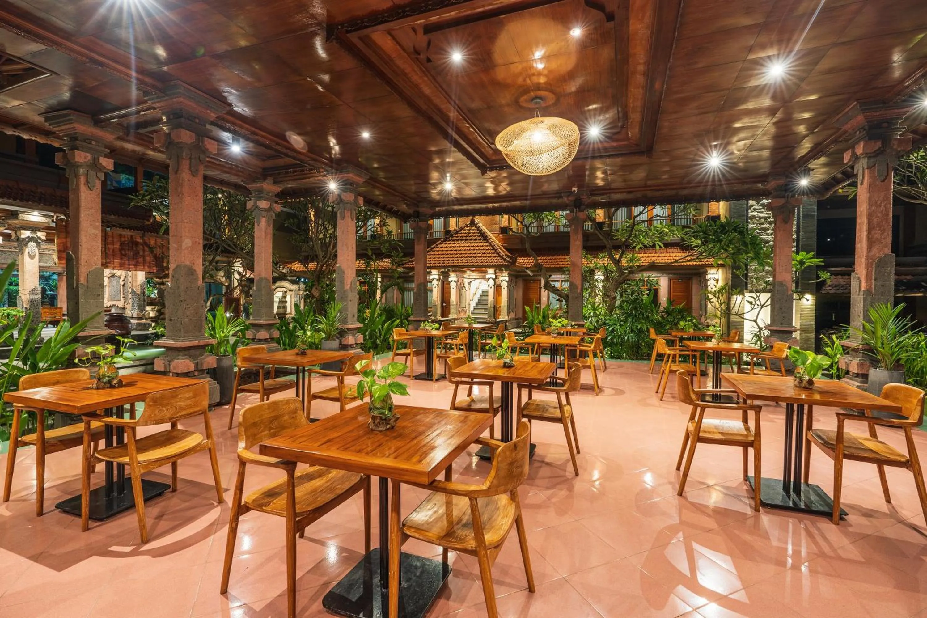 Restaurant/places to eat in Suka Beach Inn