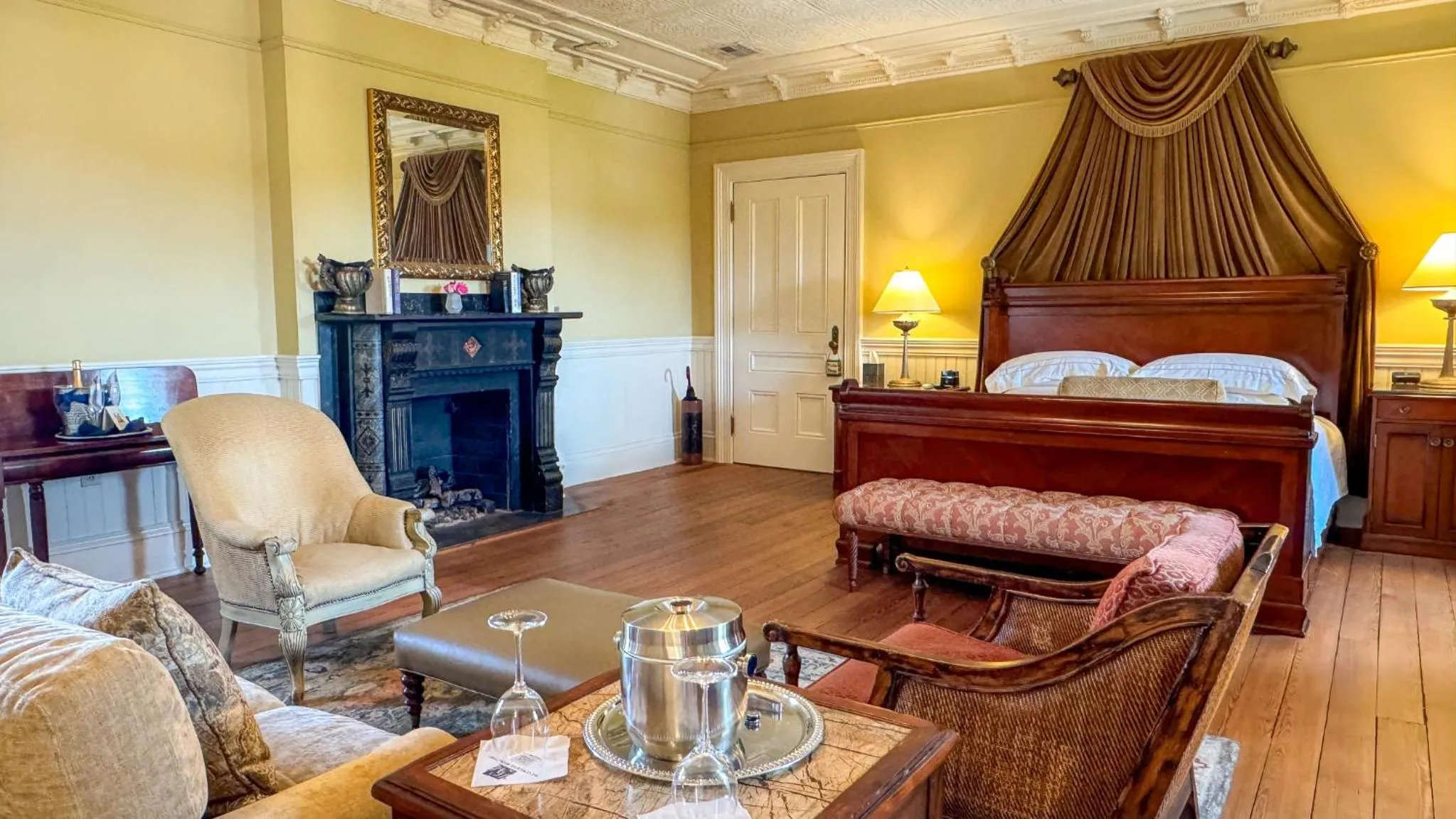 Photo of the whole room in Wentworth Mansion