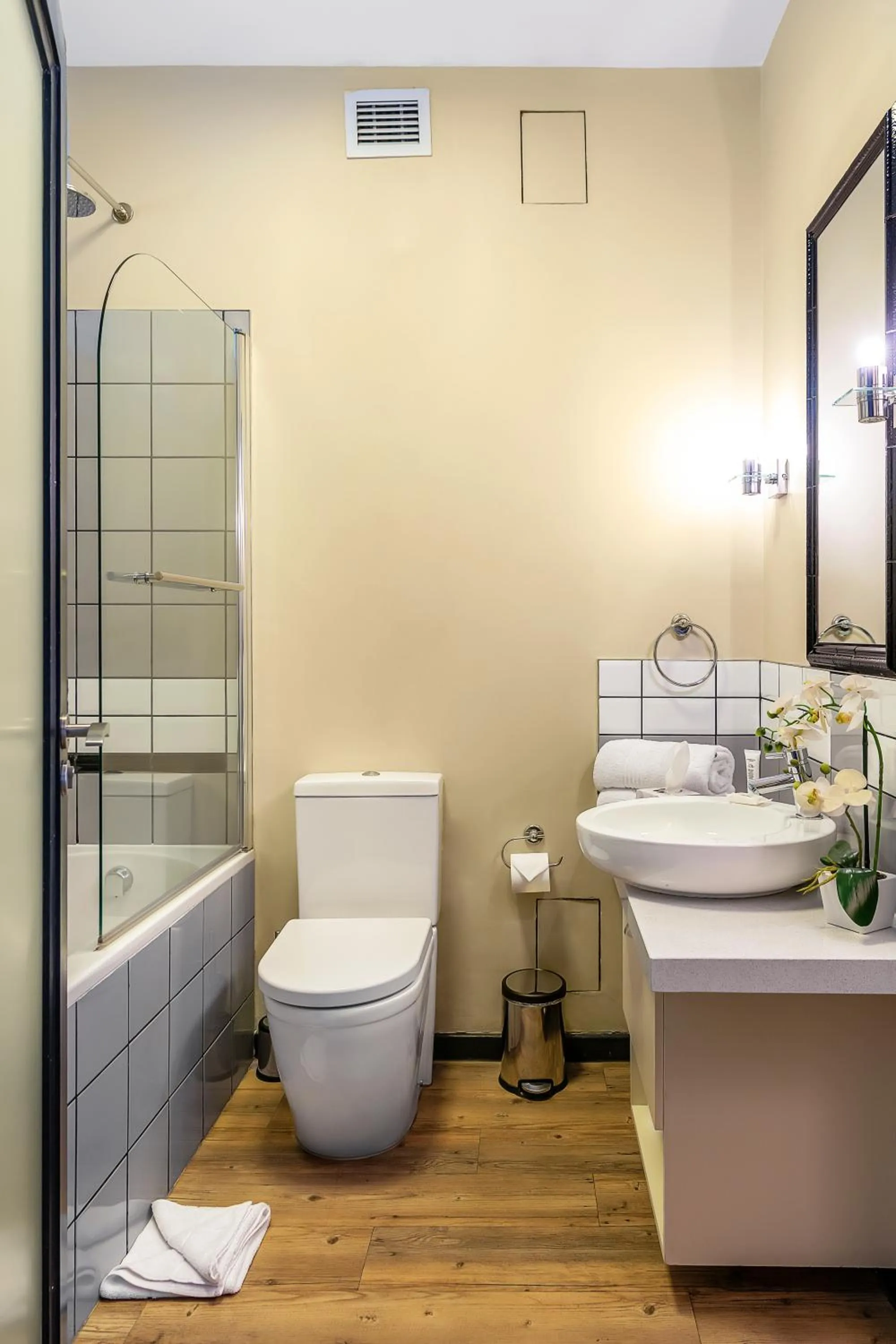 Shower in CAG The Vantage Rosebank