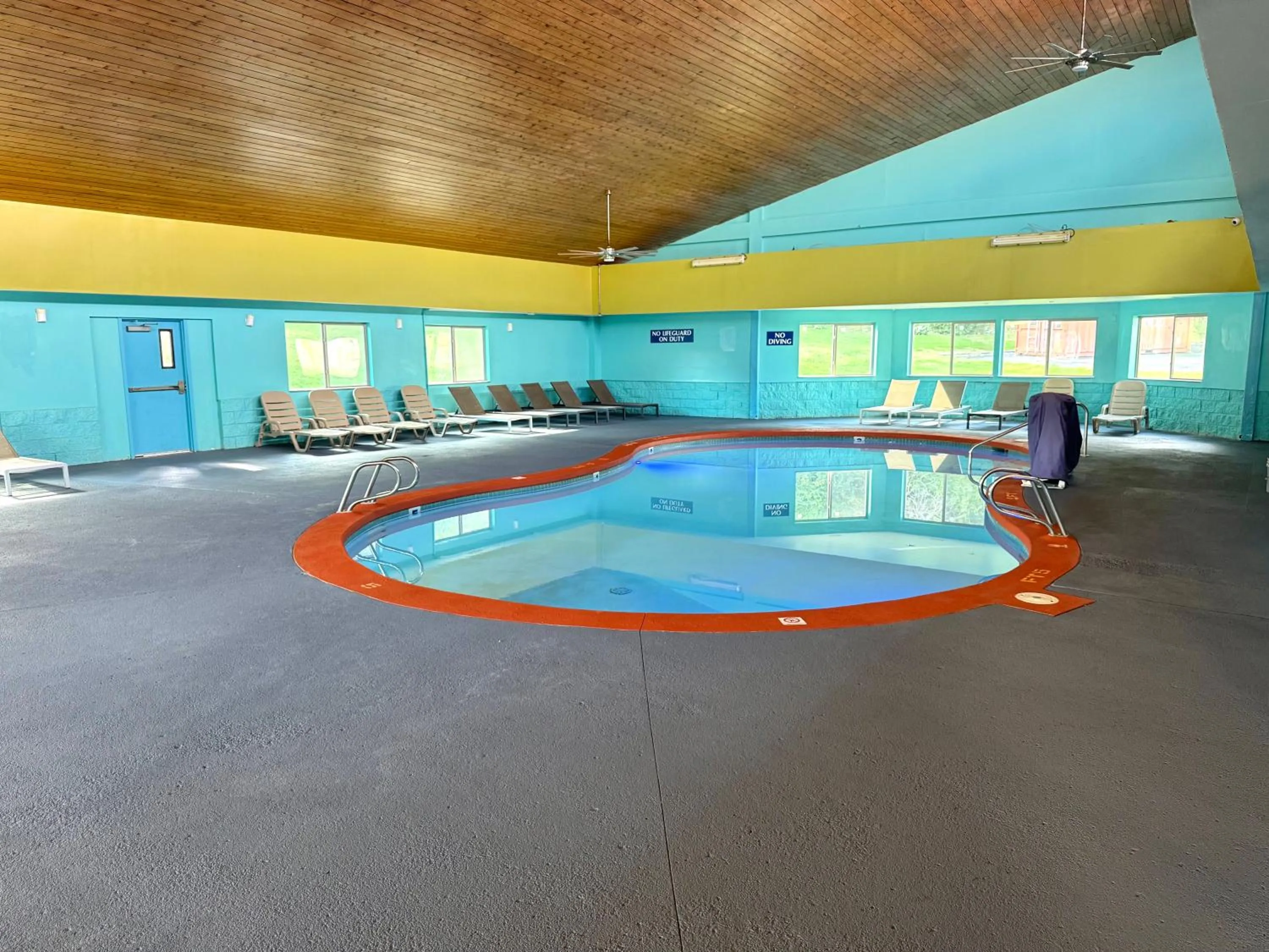 Swimming pool in Quality Inn