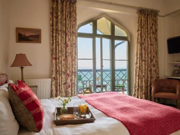 Bed in Cary Arms & Spa