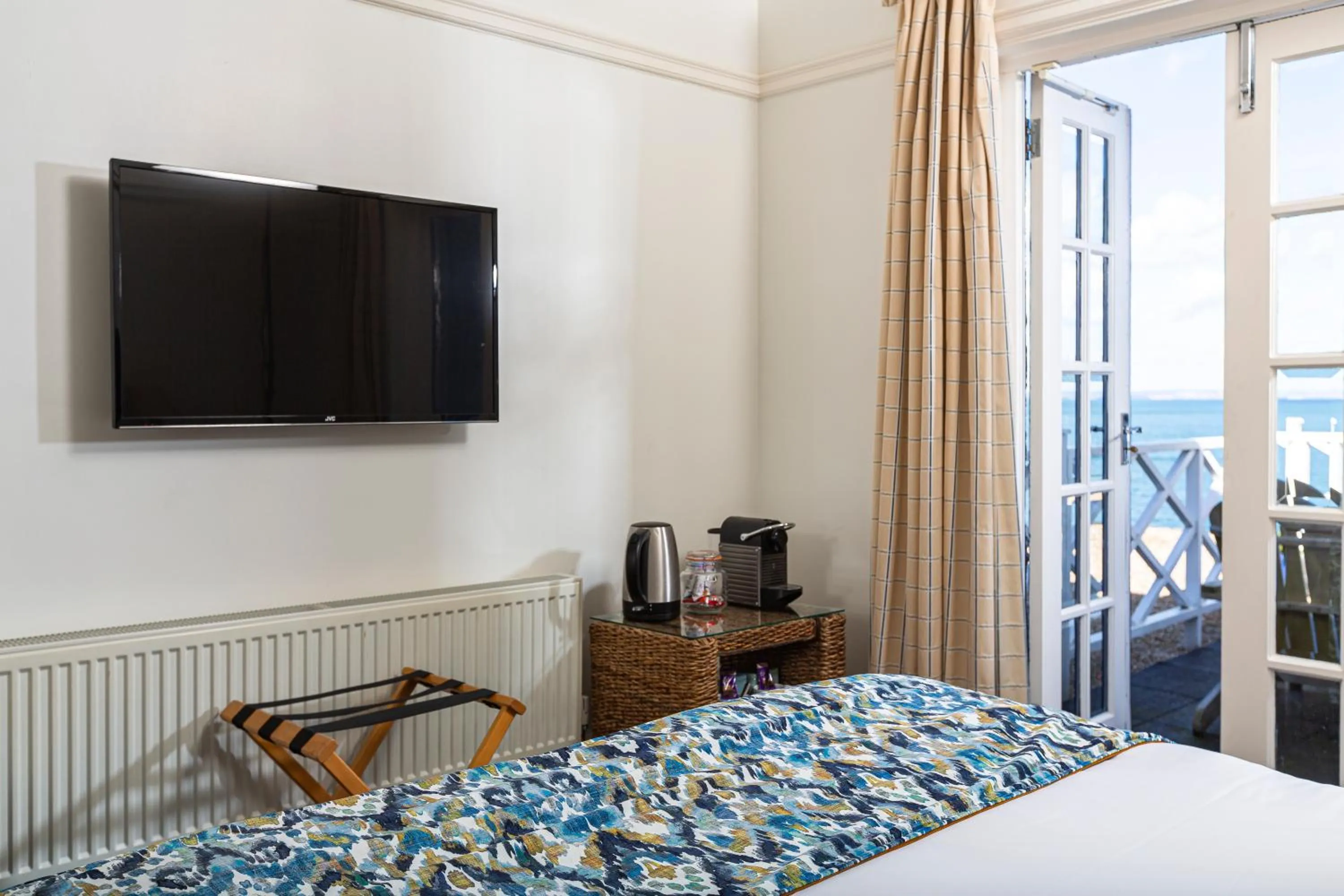 Bed in Cary Arms & Spa