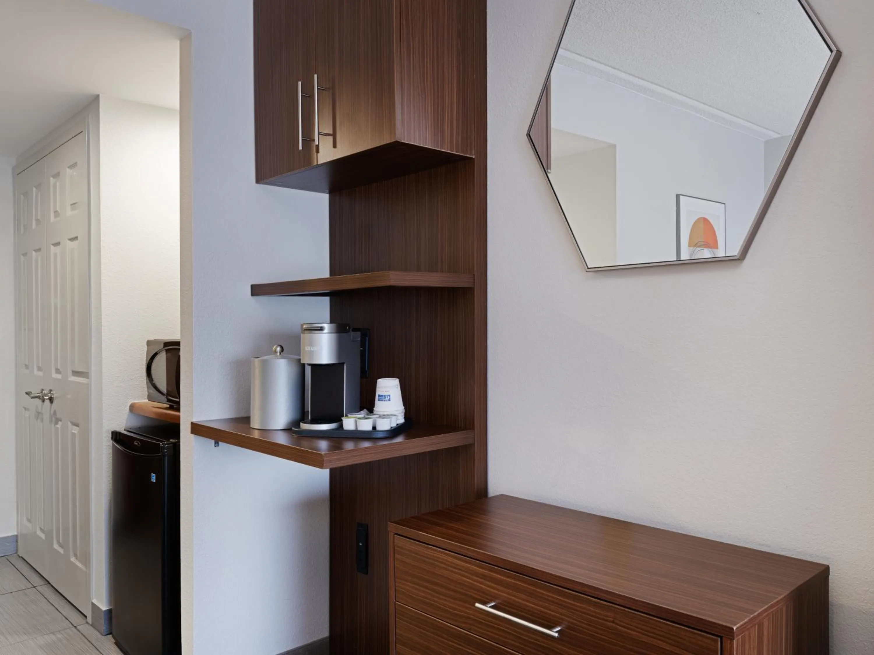 Coffee/tea facilities in Holiday Inn Express & Suites Augusta West - Ft Gordon Area by IHG
