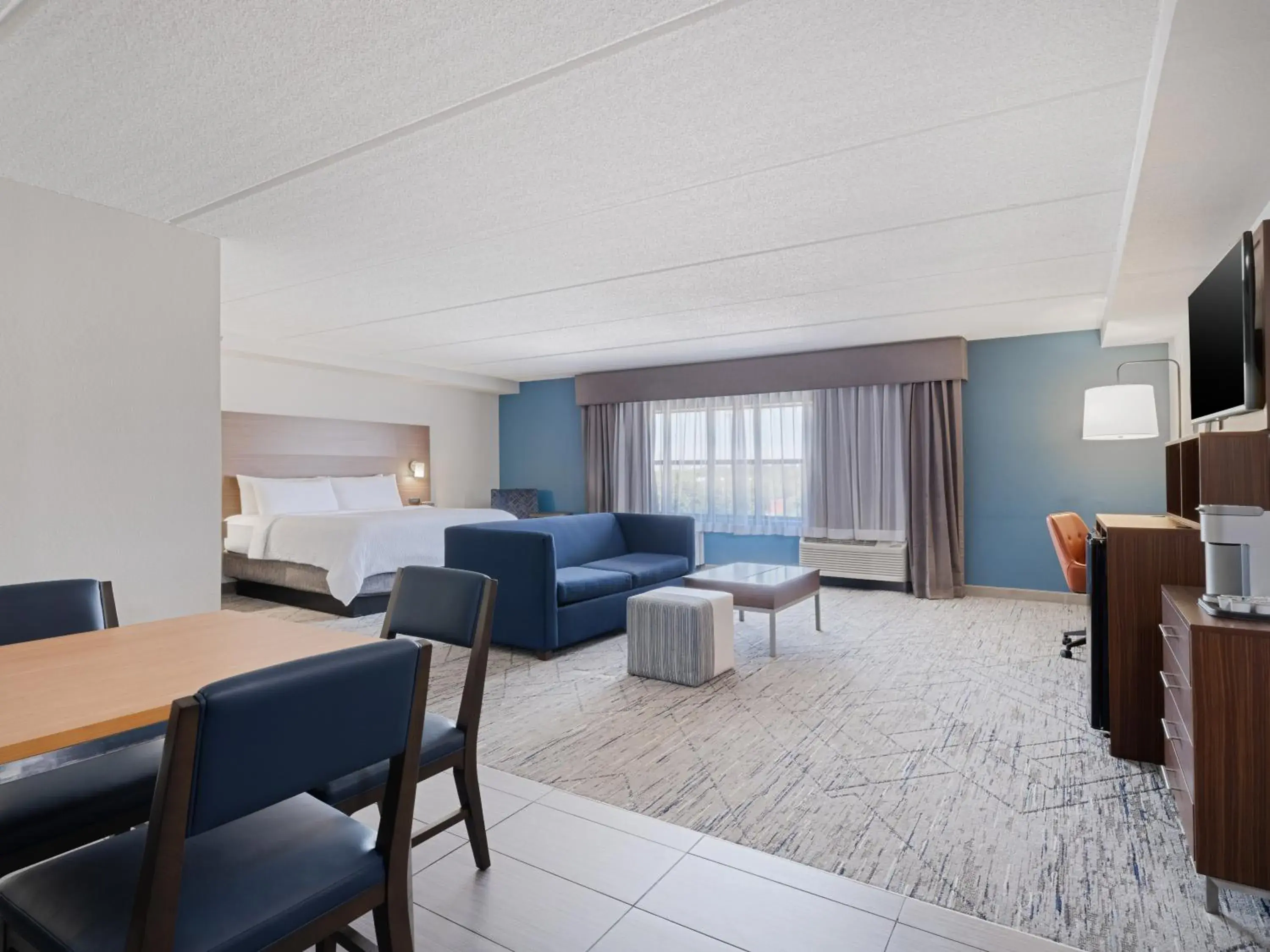 King Suite with Sofa Bed in Holiday Inn Express & Suites Augusta West - Ft Gordon Area by IHG King Suite with Sofa Bed in Holiday Inn Express & Suites Augusta West - Ft Gordon Area by IHG