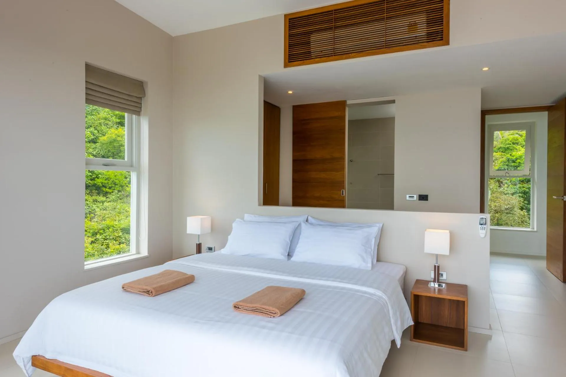 Bed in Bay Villas Koh Phangan