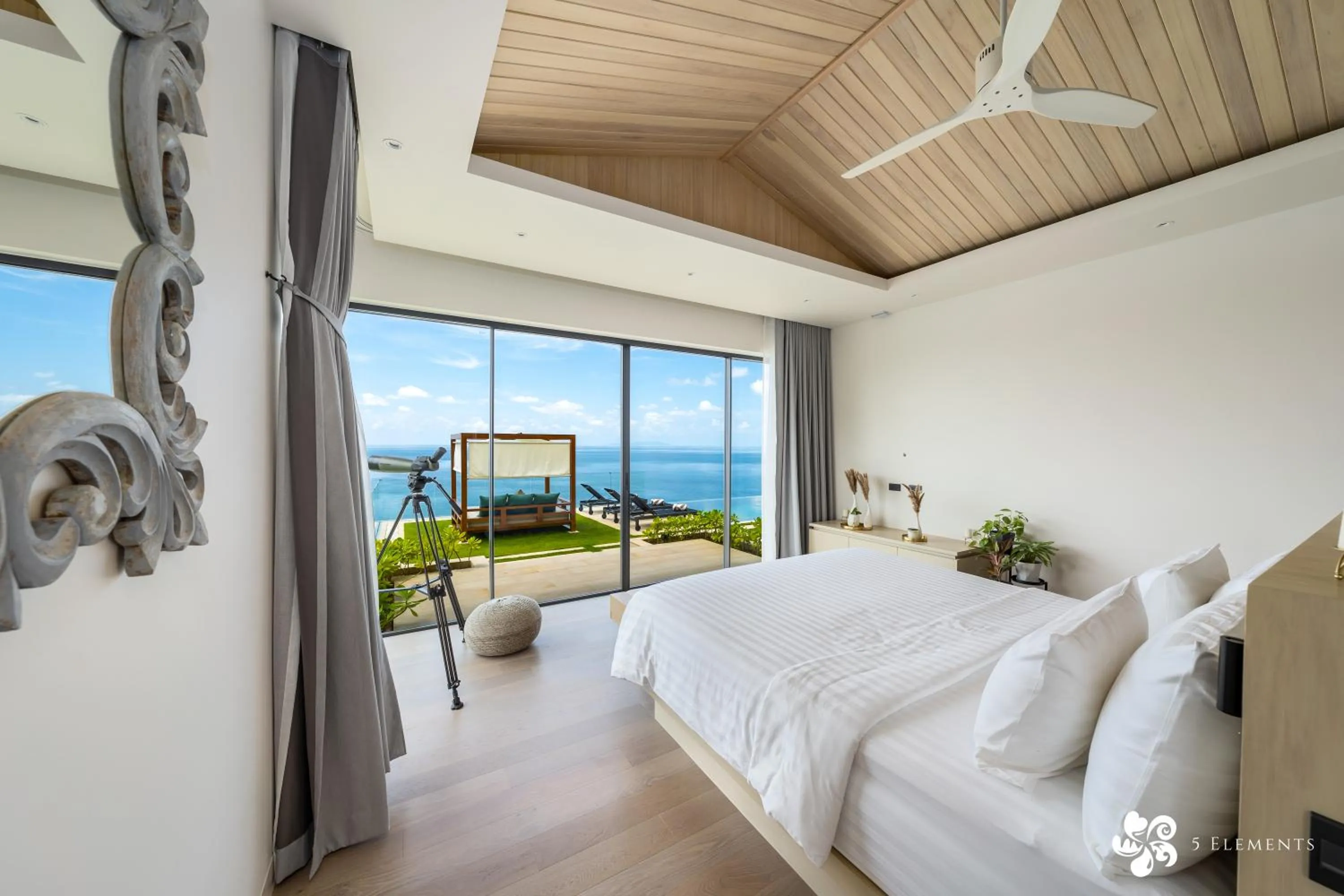 Bed in Bay Villas Koh Phangan