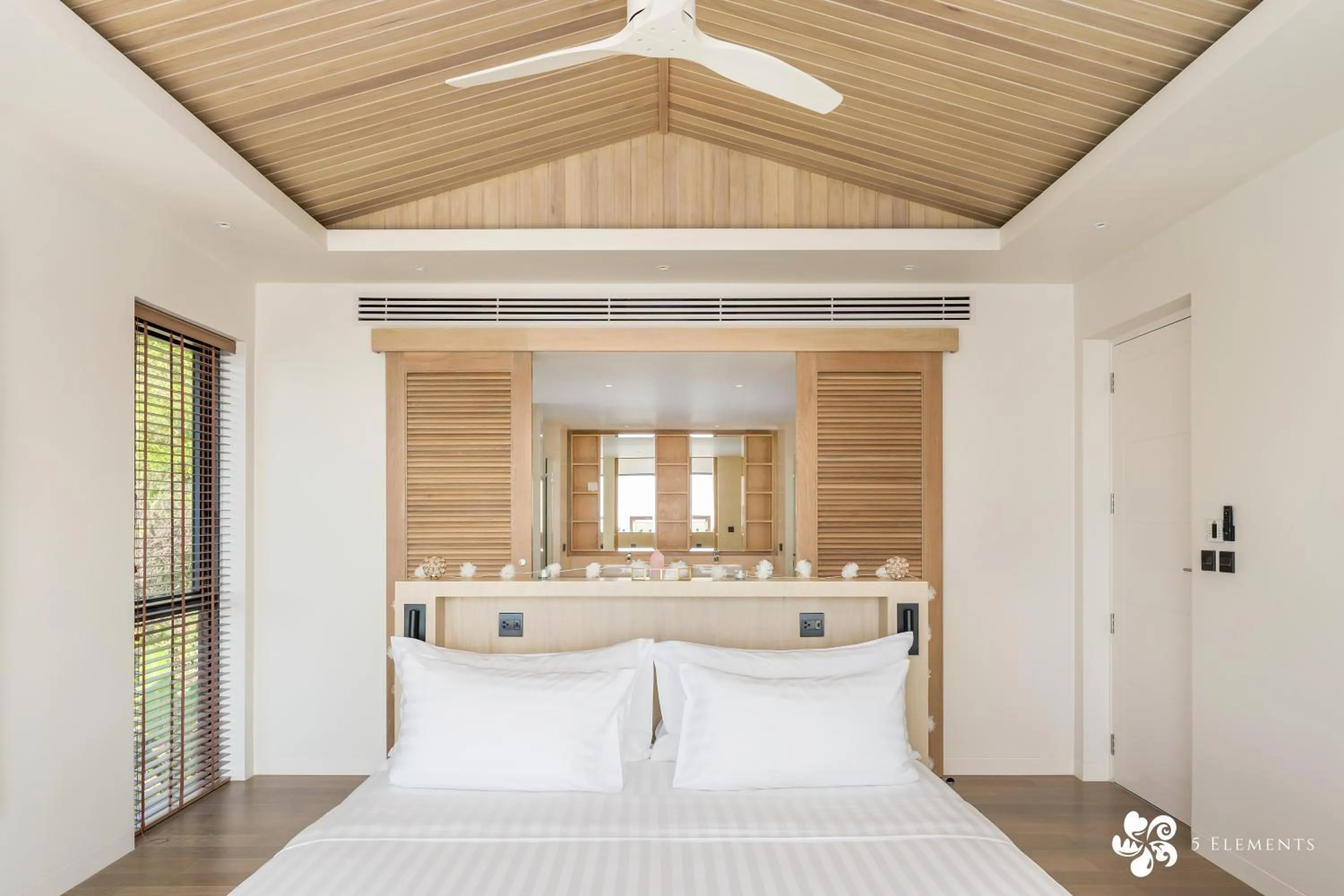 Bed in Bay Villas Koh Phangan