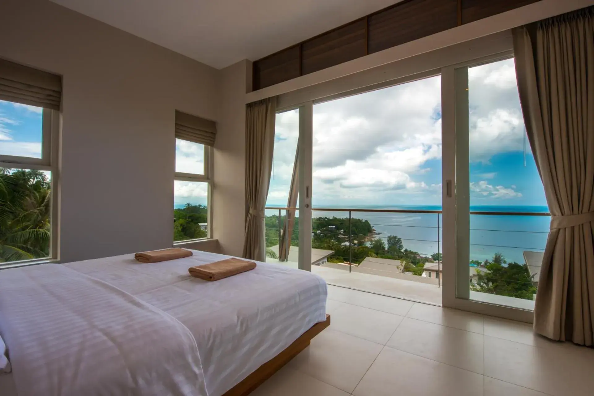 Bed in Bay Villas Koh Phangan Bed in Bay Villas Koh Phangan