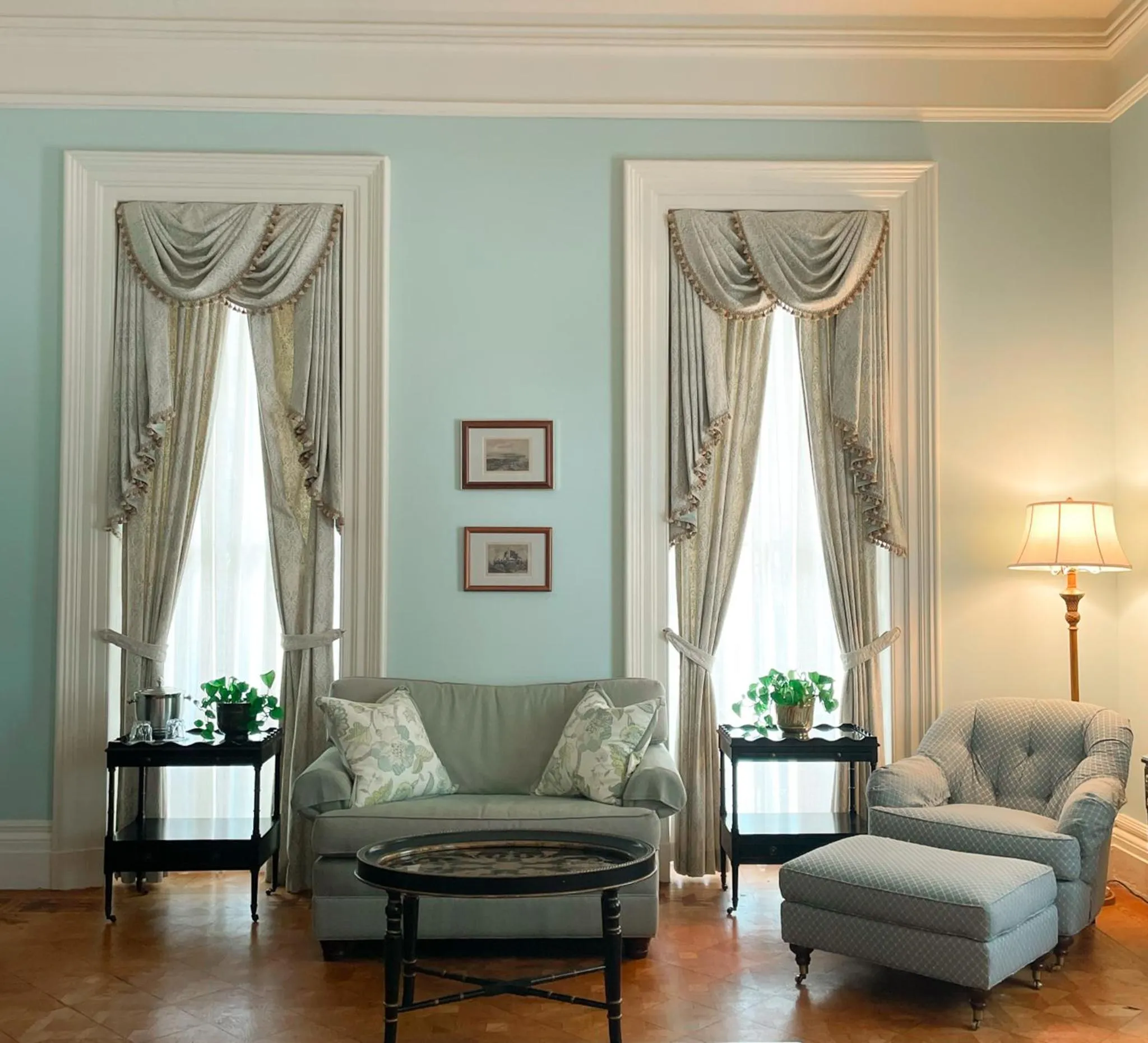 Seating area in John Rutledge House Inn