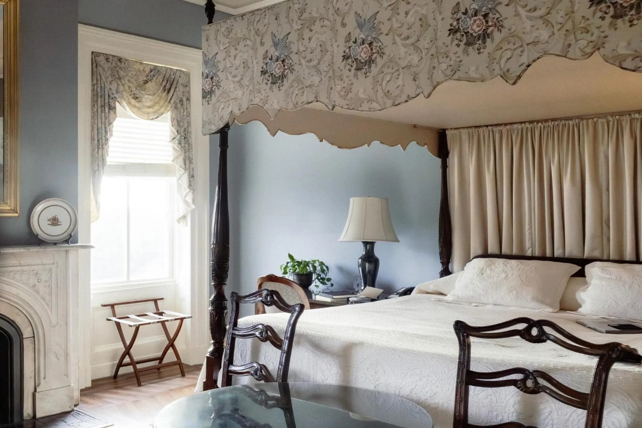 Bed in John Rutledge House Inn