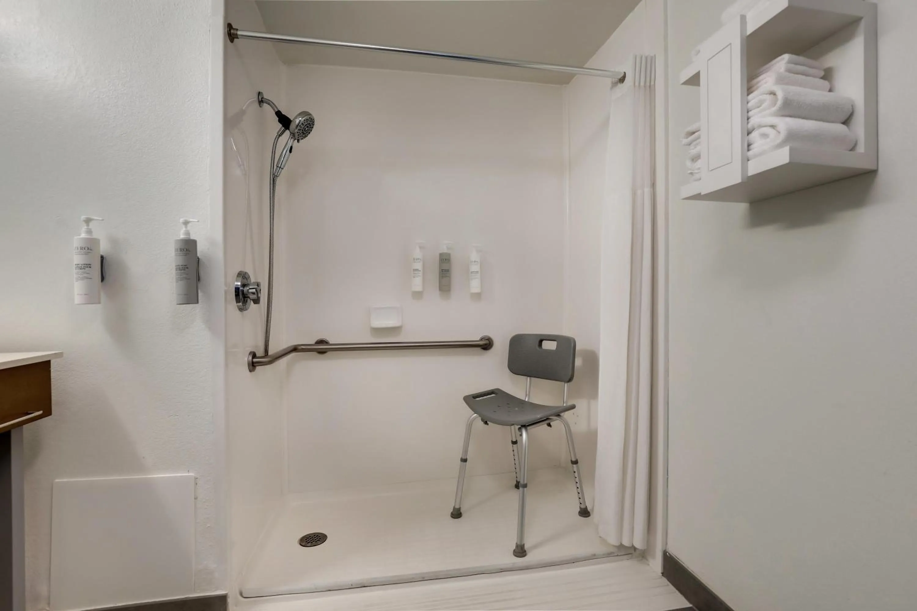 Bathroom in Hampton Inn Beaufort