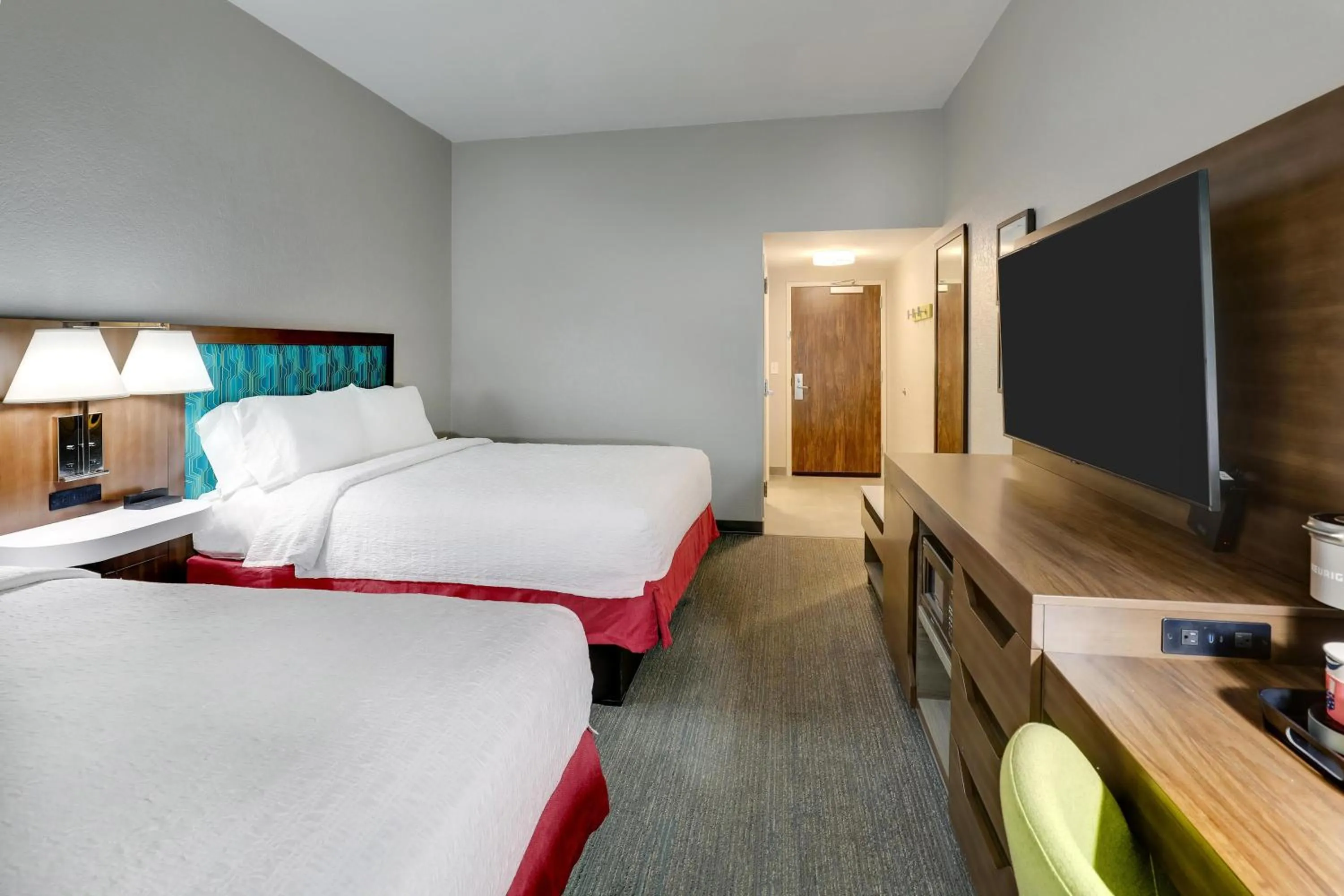 Bed in Hampton Inn Beaufort