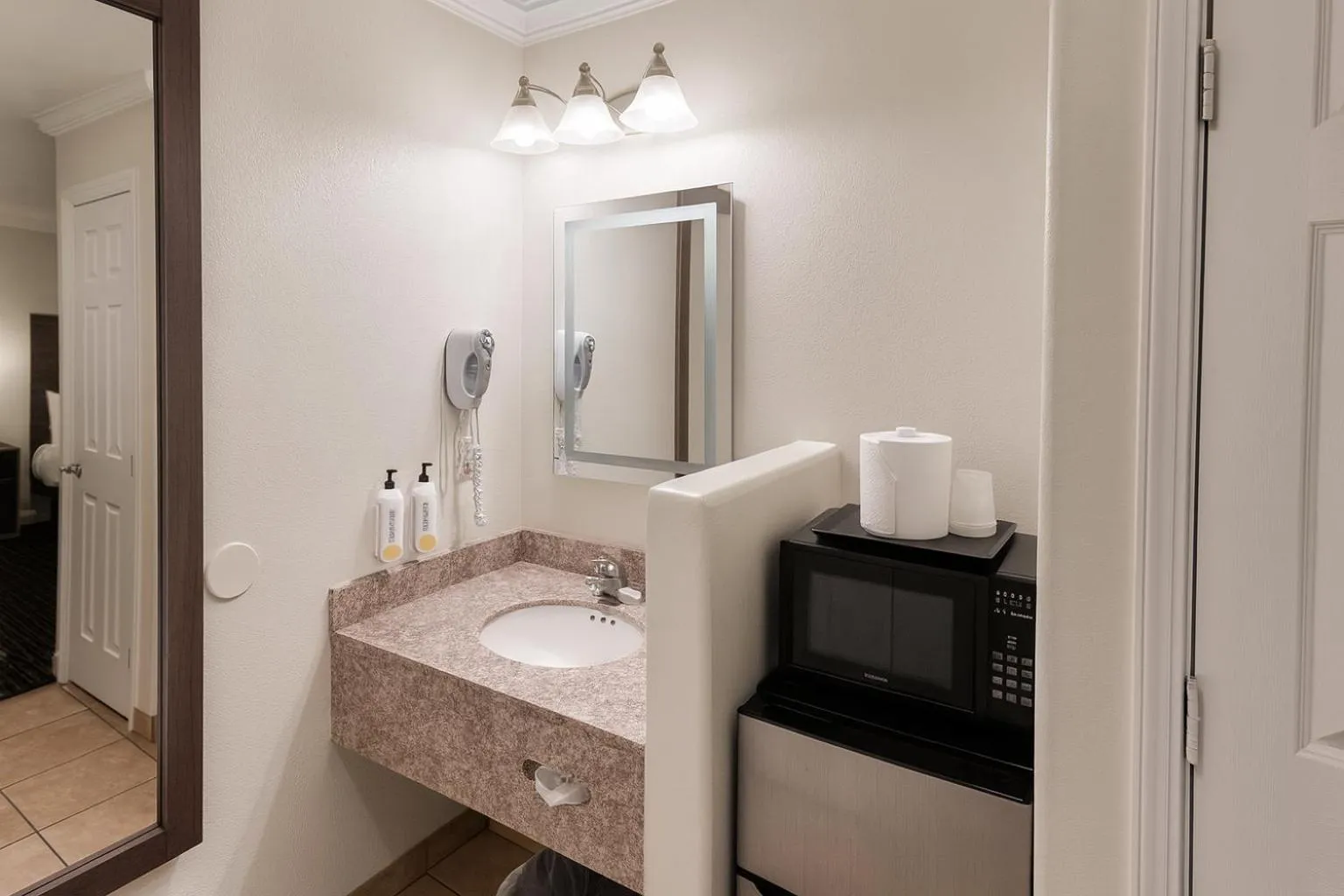 microwave, Bed in El Castell Motel