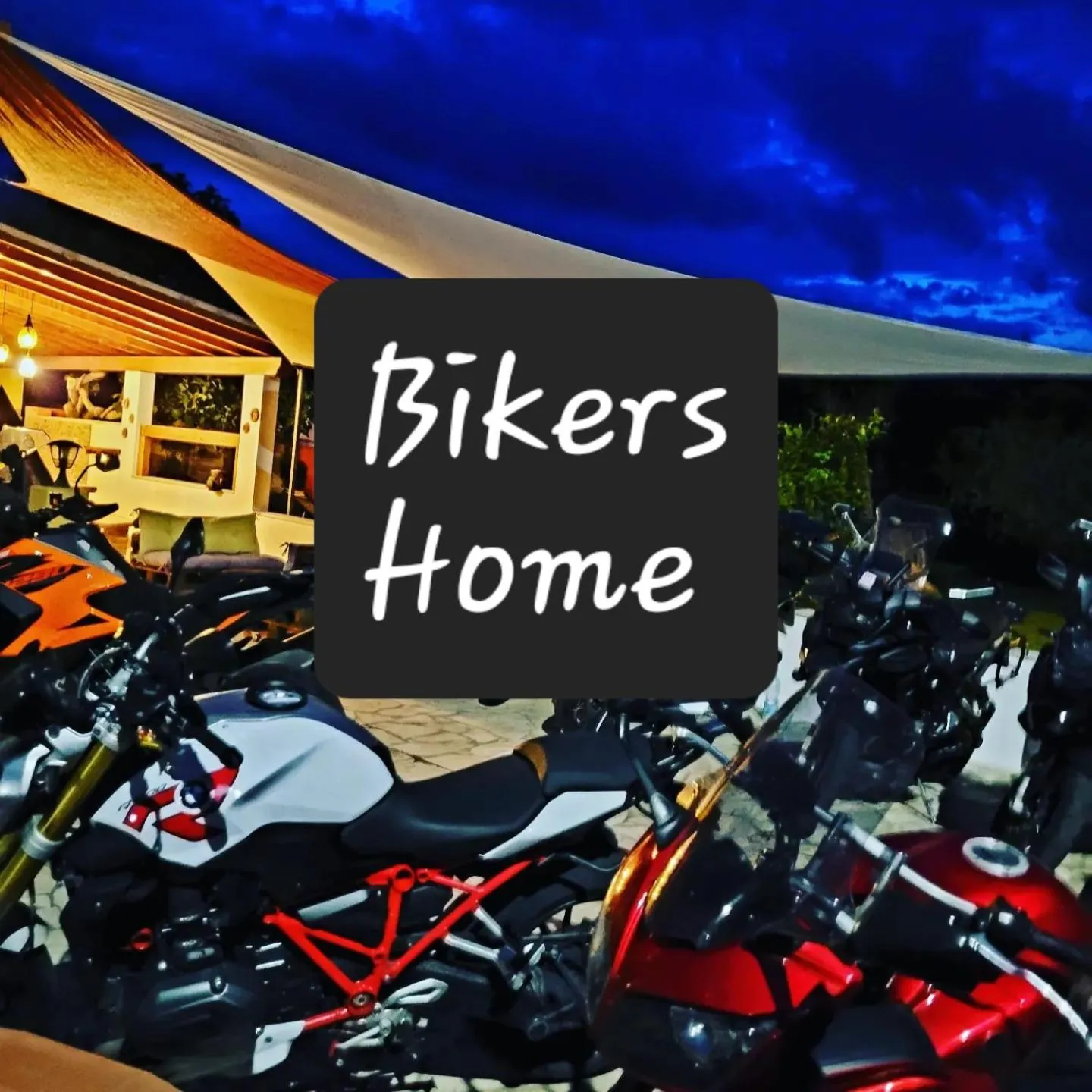 group of guests in Casa del Sole Irgoli - BIKERS HOME