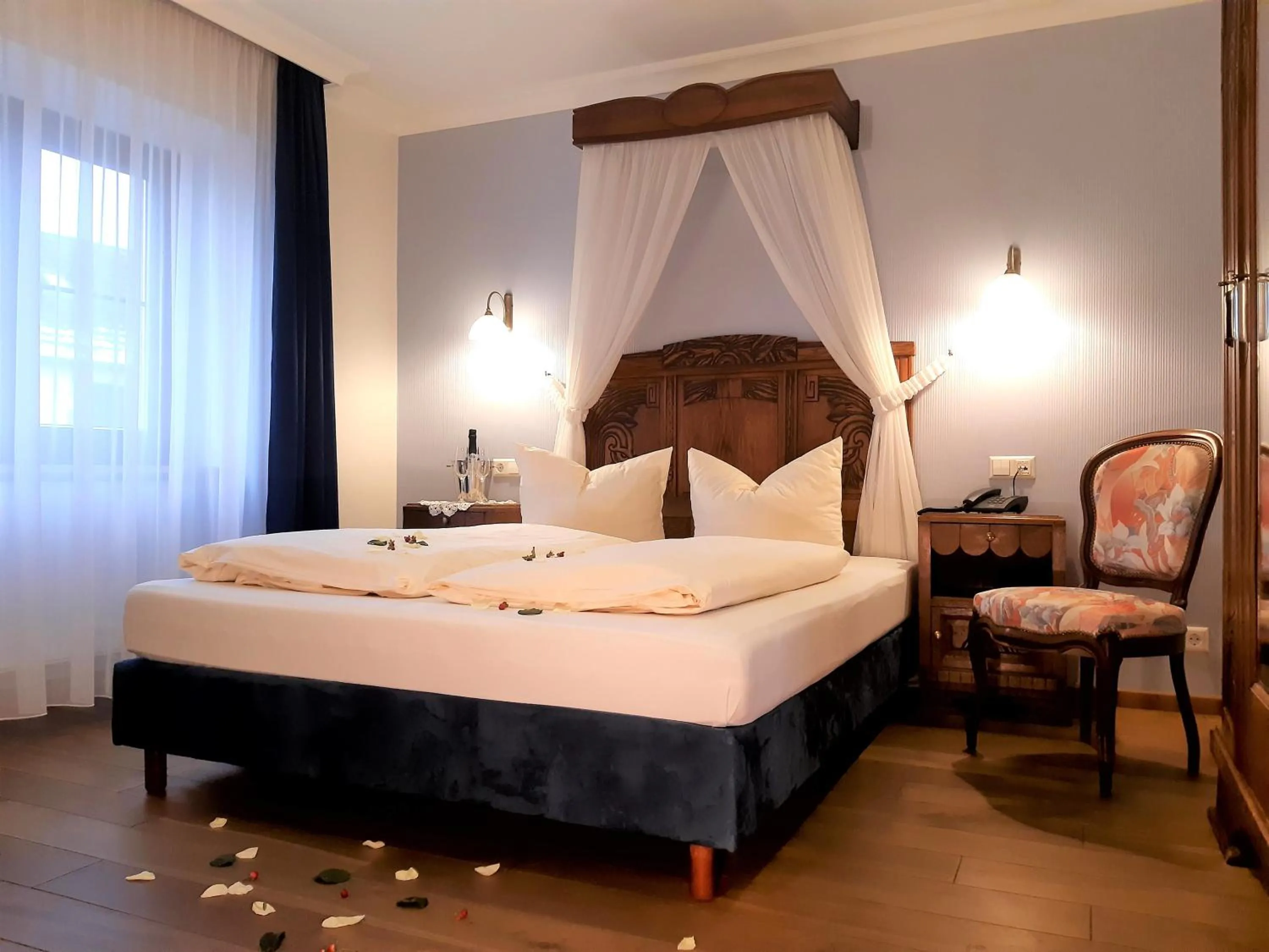 Photo of the whole room, Bed in Historisches Genusshotel Löwen