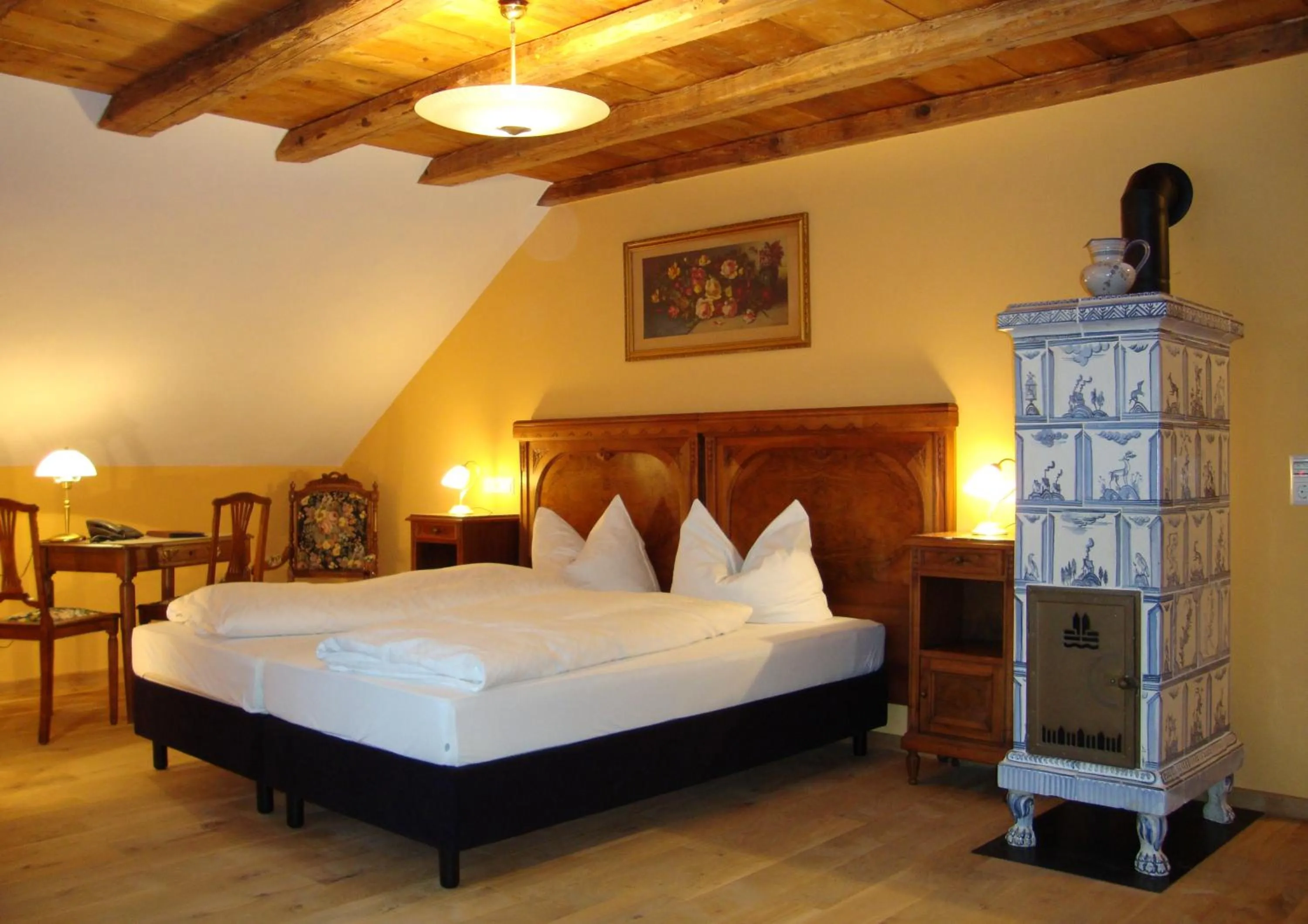 Bedroom, Bed in Historisches Genusshotel Löwen