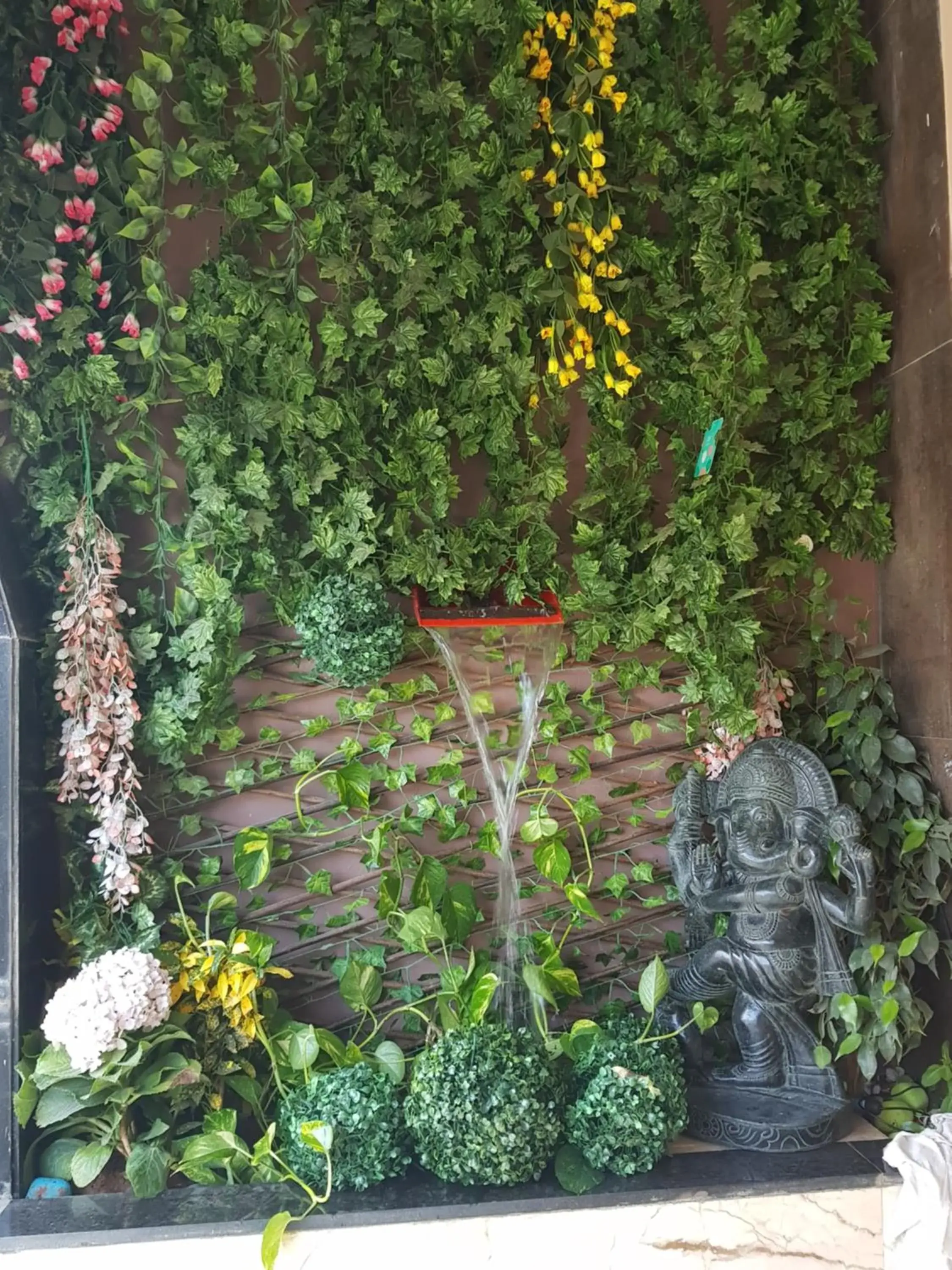 Property building in Backpackers Villa Mumbai Property building in Backpackers Villa Mumbai