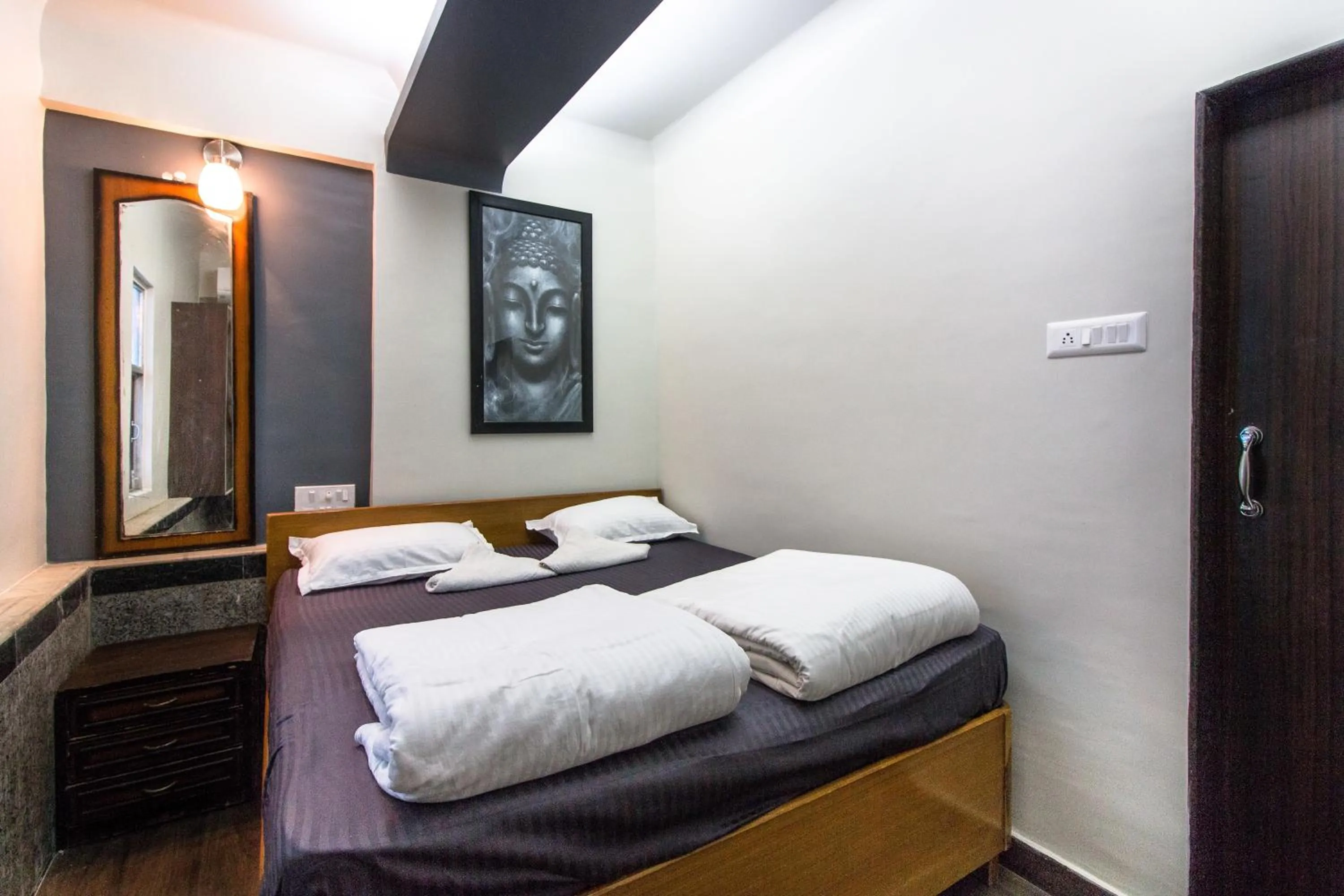 Photo of the whole room, Bed in Backpackers Villa Mumbai