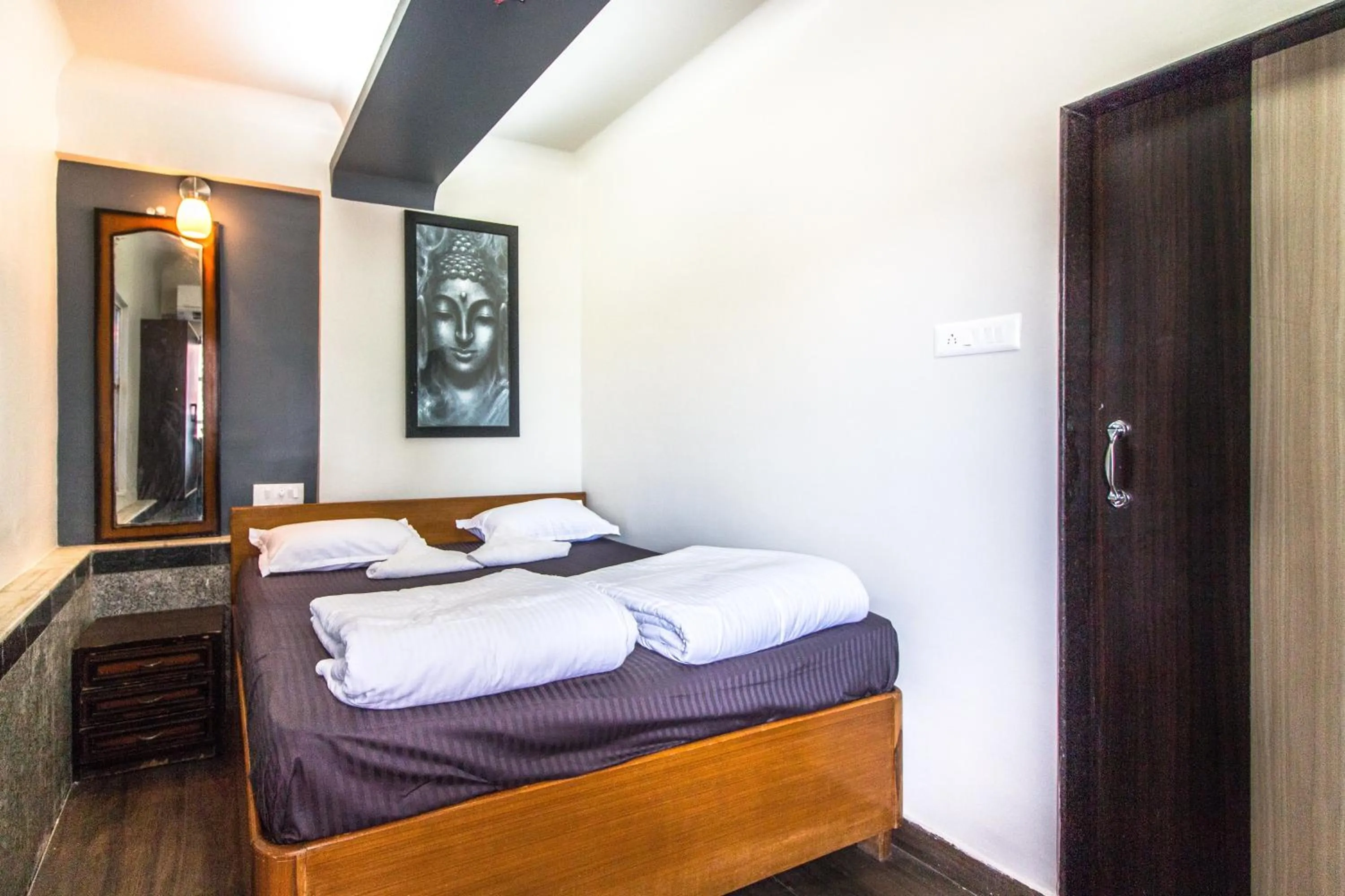 Photo of the whole room, Bed in Backpackers Villa Mumbai