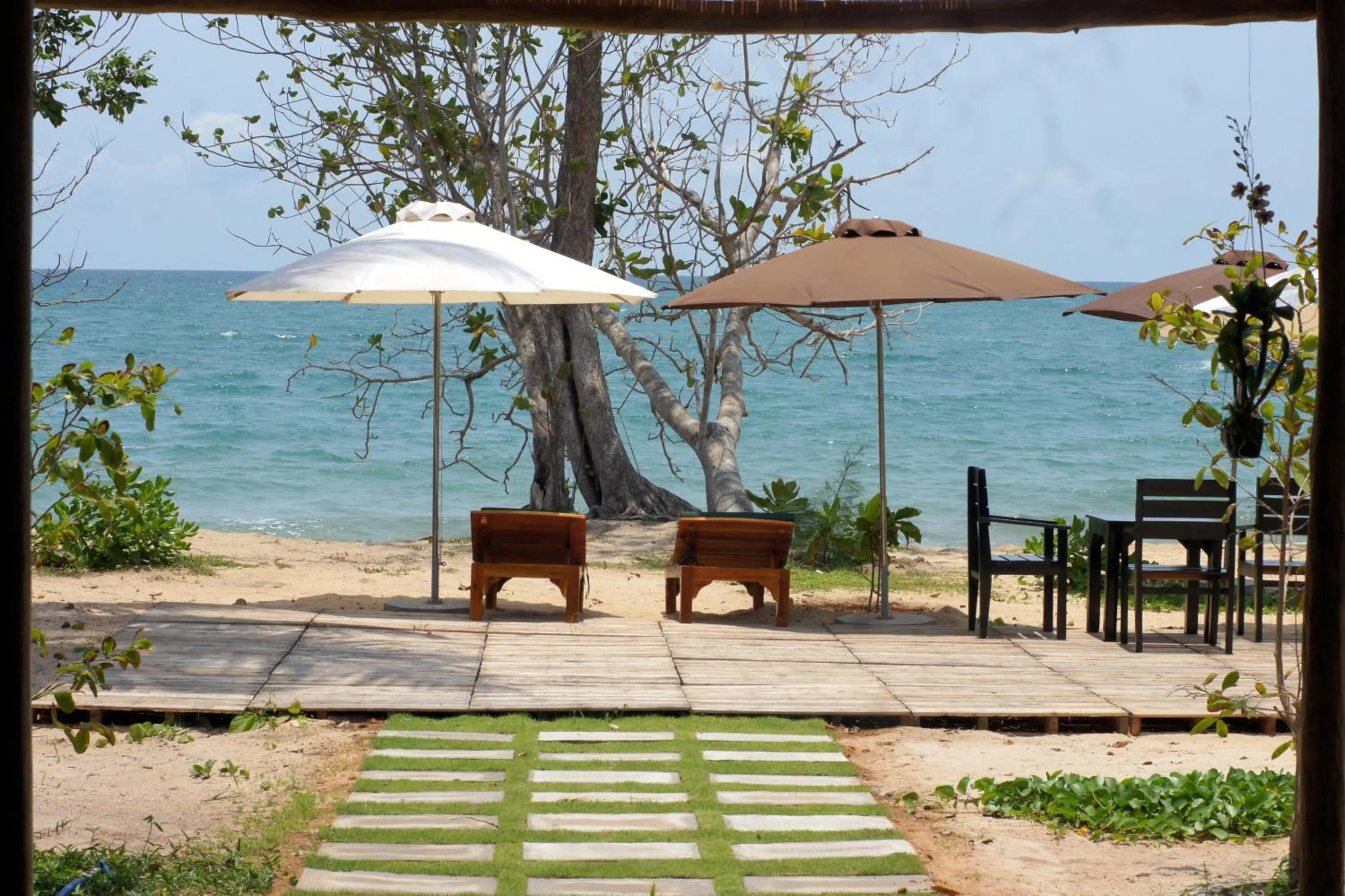 Restaurant/places to eat in Gold Sand Beach Bungalow