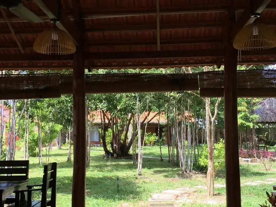 Triple Room with Garden View in Gold Sand Beach Bungalow Triple Room with Garden View in Gold Sand Beach Bungalow