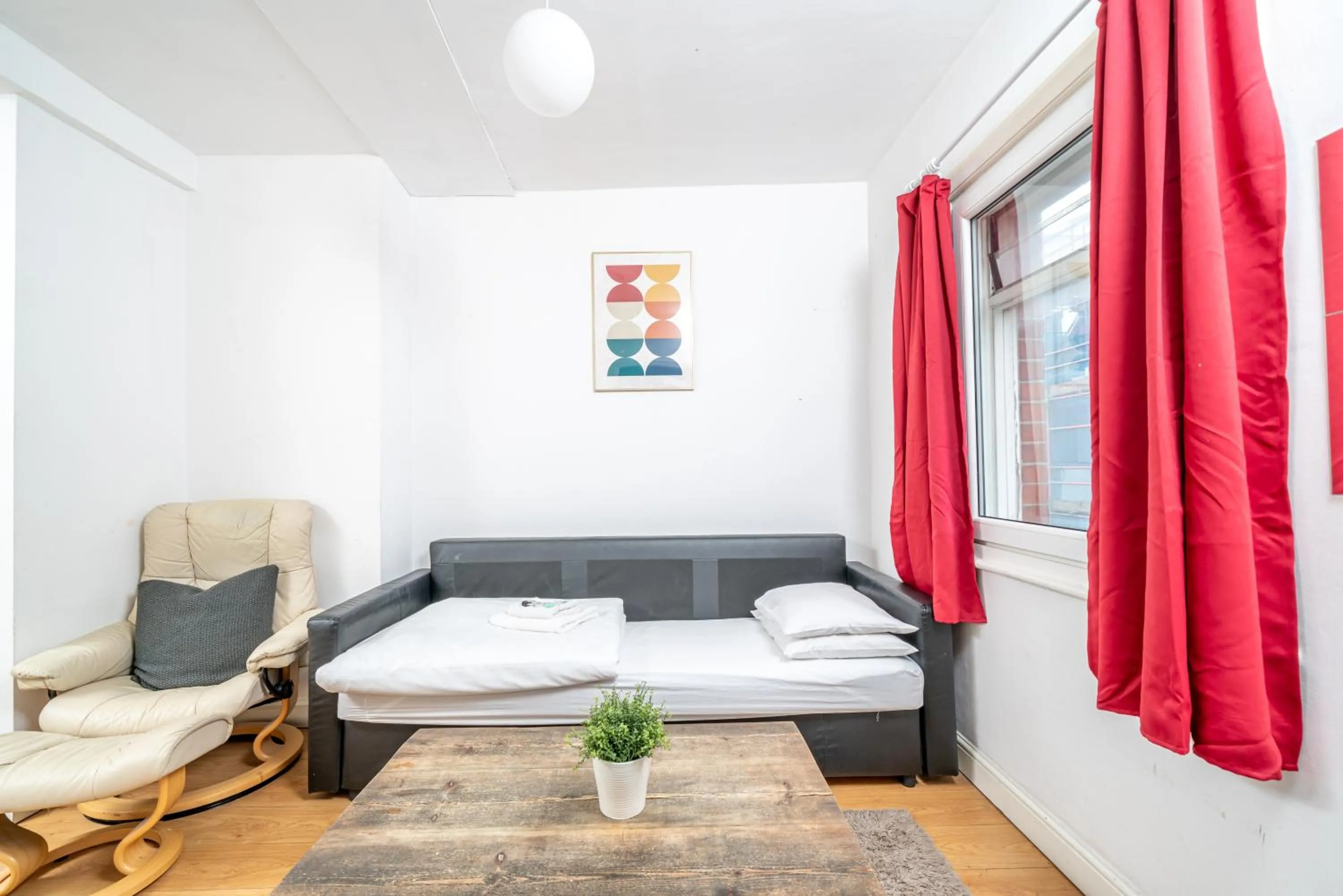 Bed in Carnaby & Oxford Street - Central Soho - One Bedroom - Double Bed & SofaBed