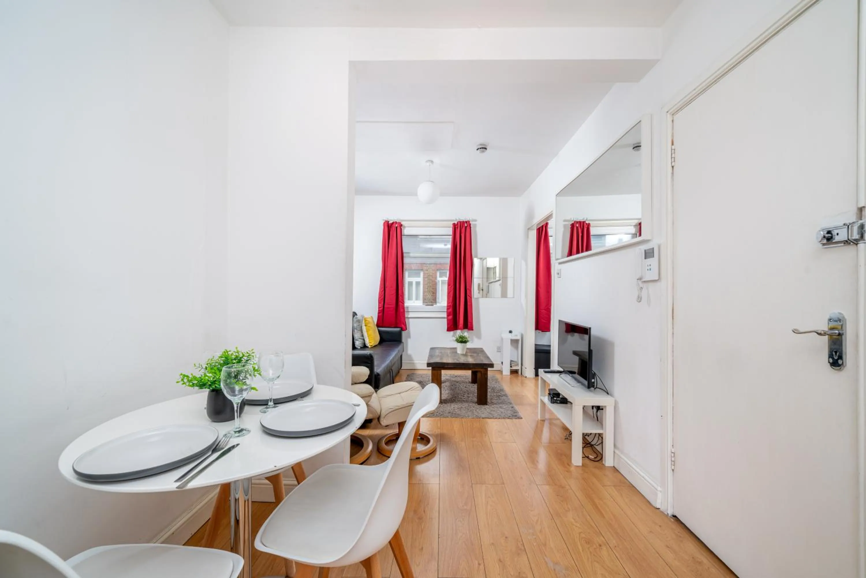 Carnaby & Oxford Street - Central Soho - One Bedroom - Double Bed & SofaBed