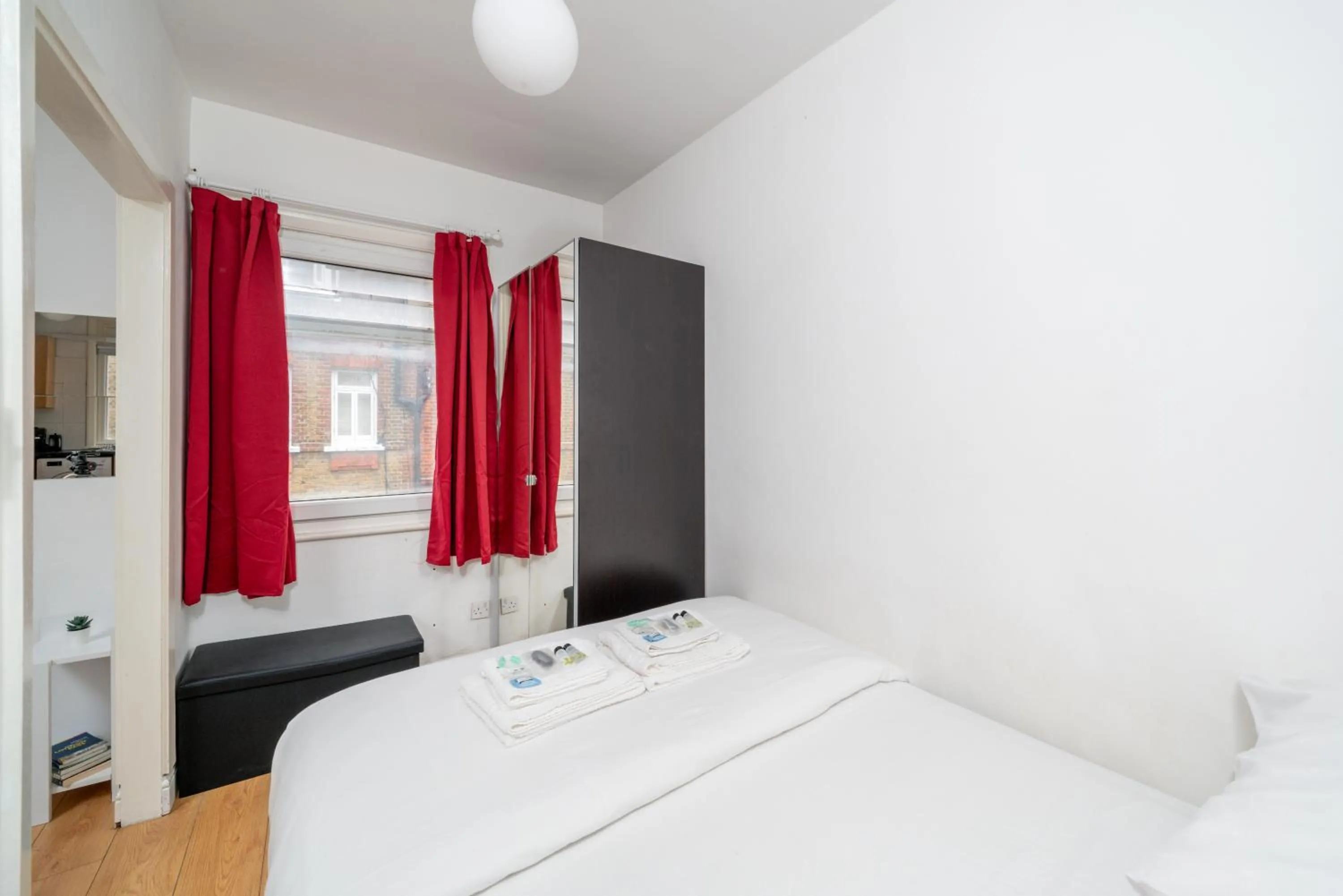 Bed in Carnaby & Oxford Street - Central Soho - One Bedroom - Double Bed & SofaBed