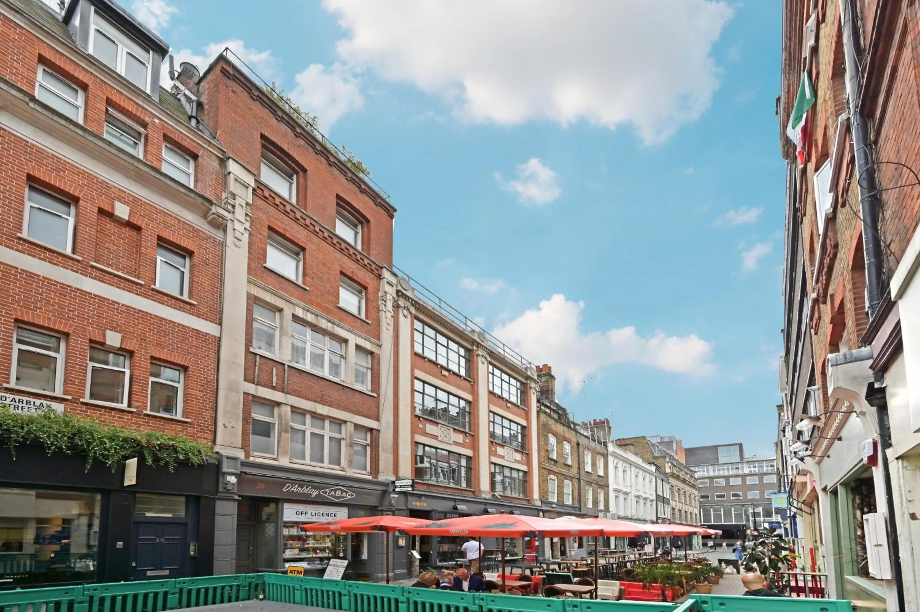 Carnaby & Oxford Street - Central Soho - One Bedroom - Double Bed & SofaBed