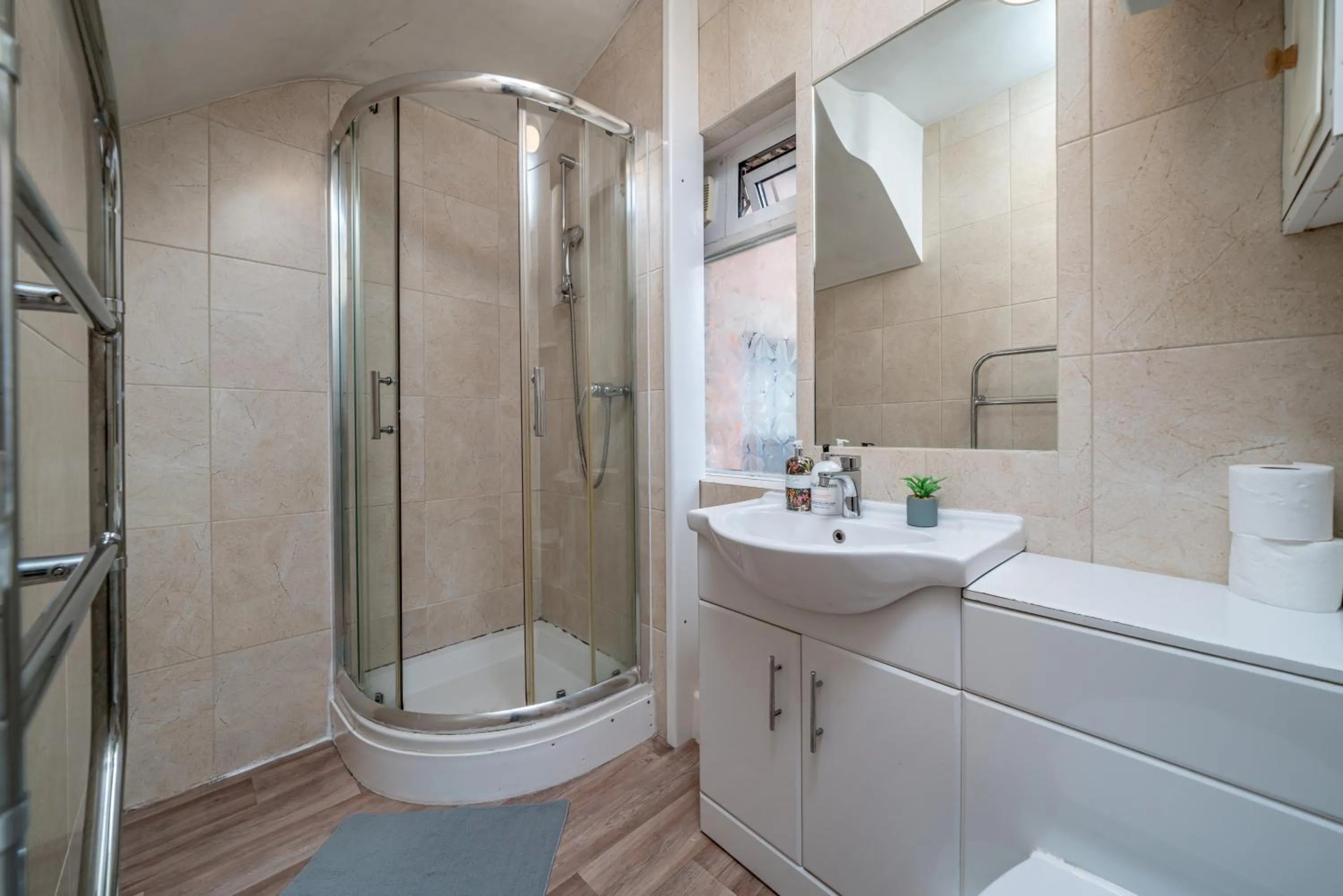 Carnaby & Oxford Street - Central Soho - One Bedroom - Double Bed & SofaBed