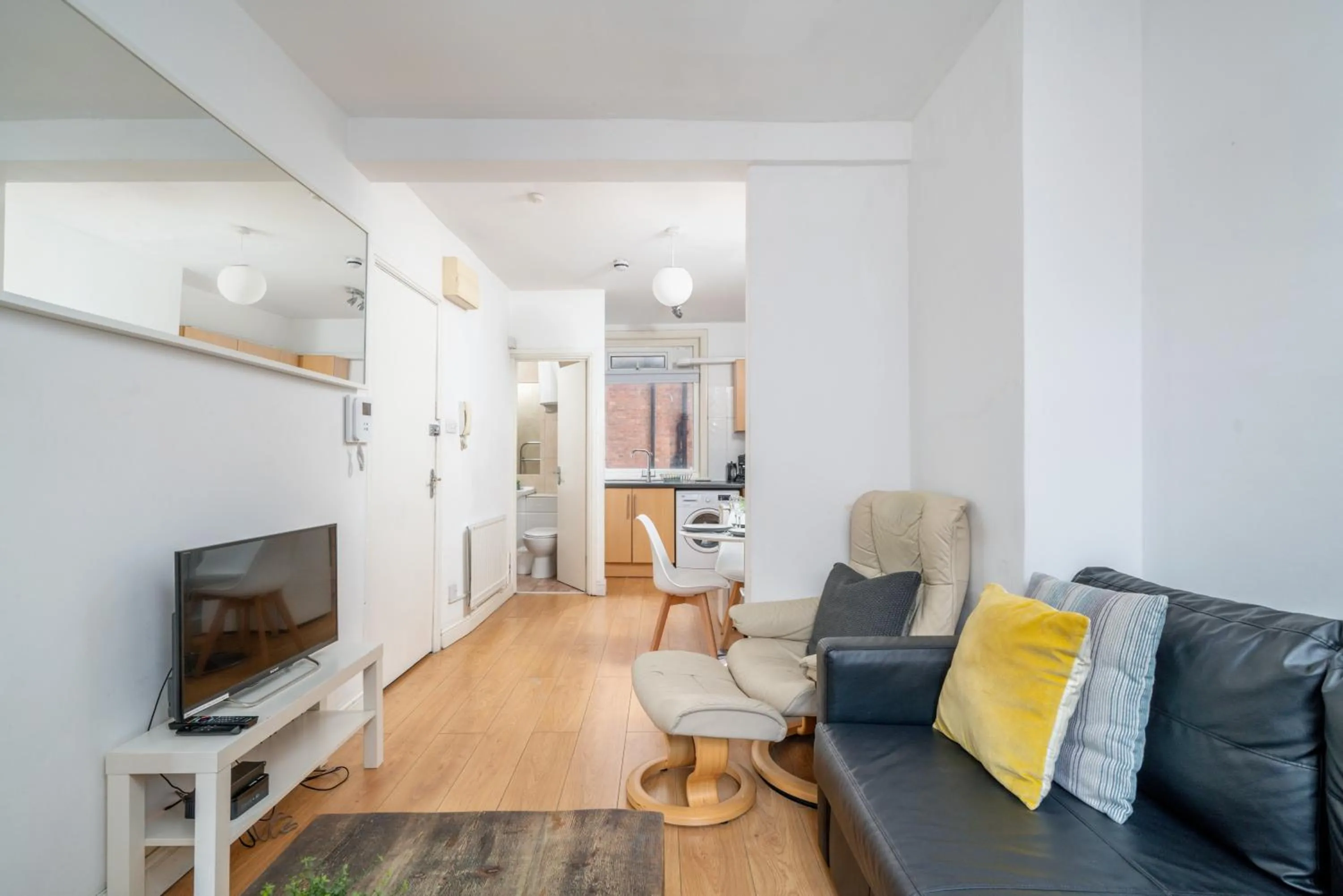 Carnaby & Oxford Street - Central Soho - One Bedroom - Double Bed & SofaBed