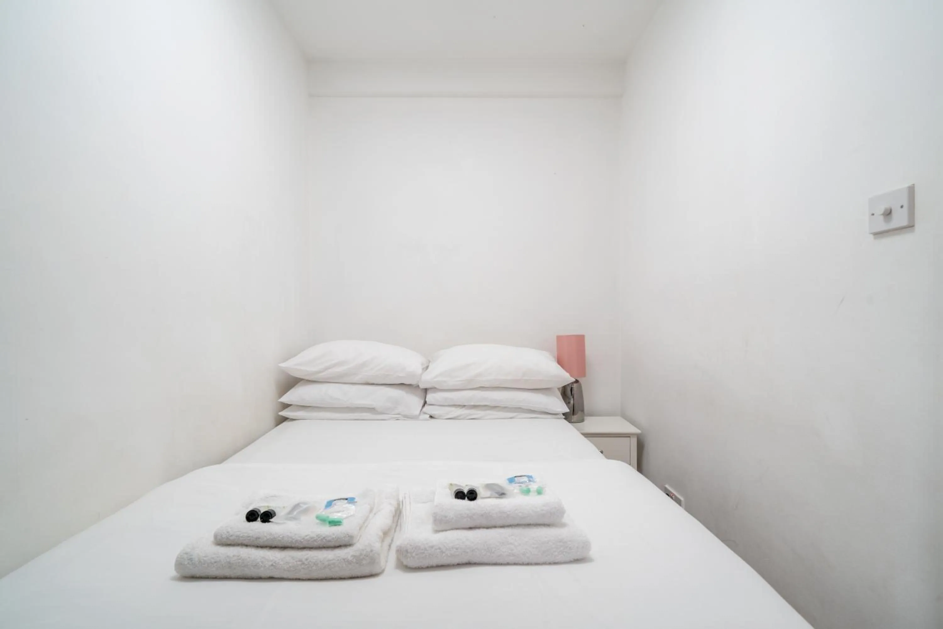 Bed in Carnaby & Oxford Street - Central Soho - One Bedroom - Double Bed & SofaBed