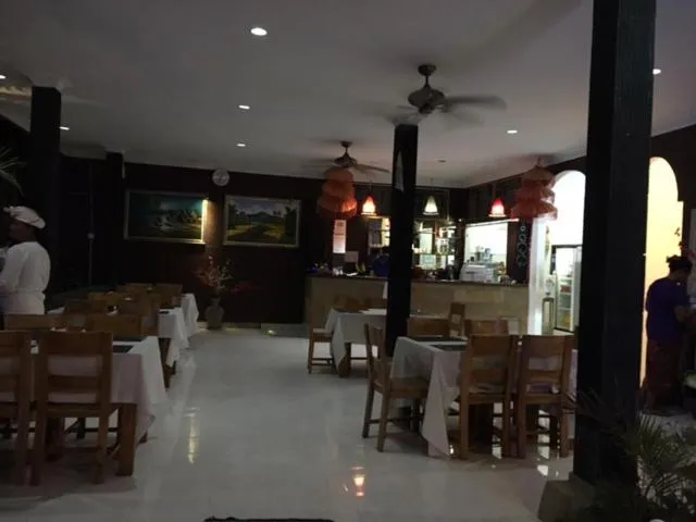Restaurant/places to eat in Linda Beach Hotel