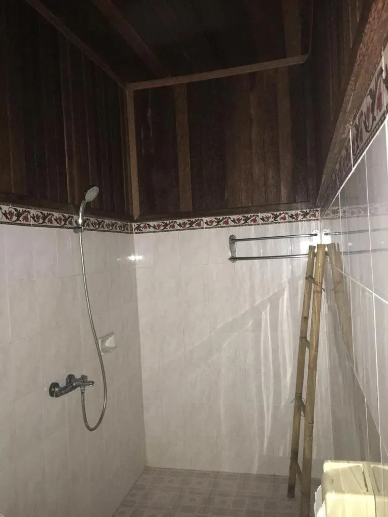 Bathroom in Linda Beach Hotel