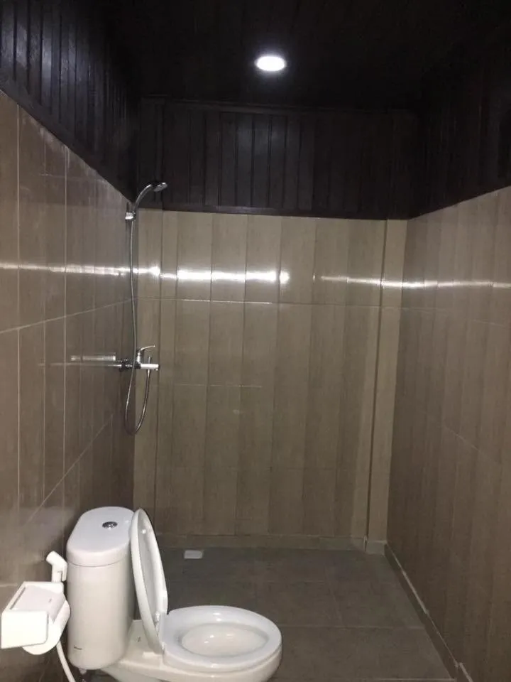 Toilet in Linda Beach Hotel