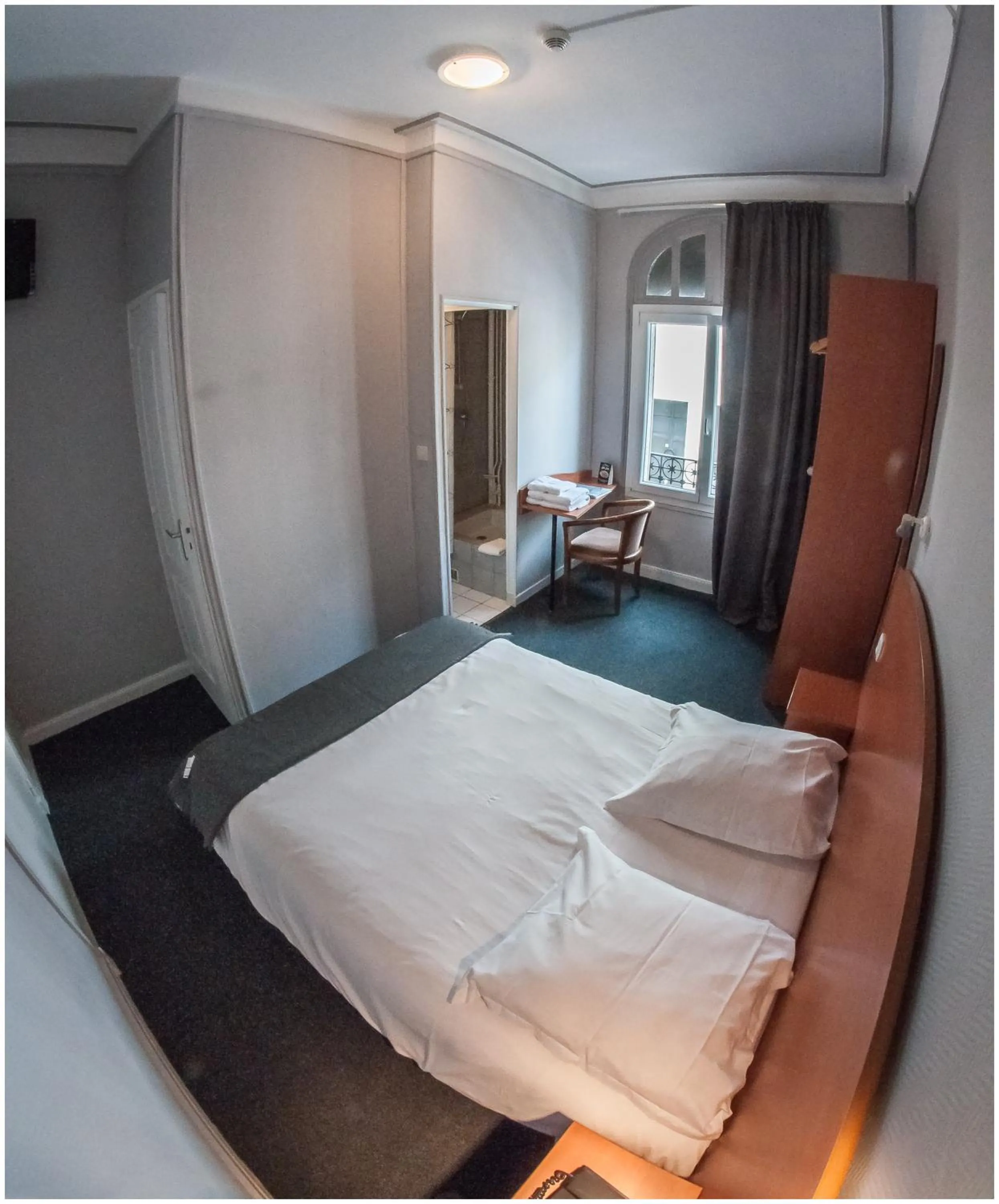 Double Room in Hôtel Gambetta