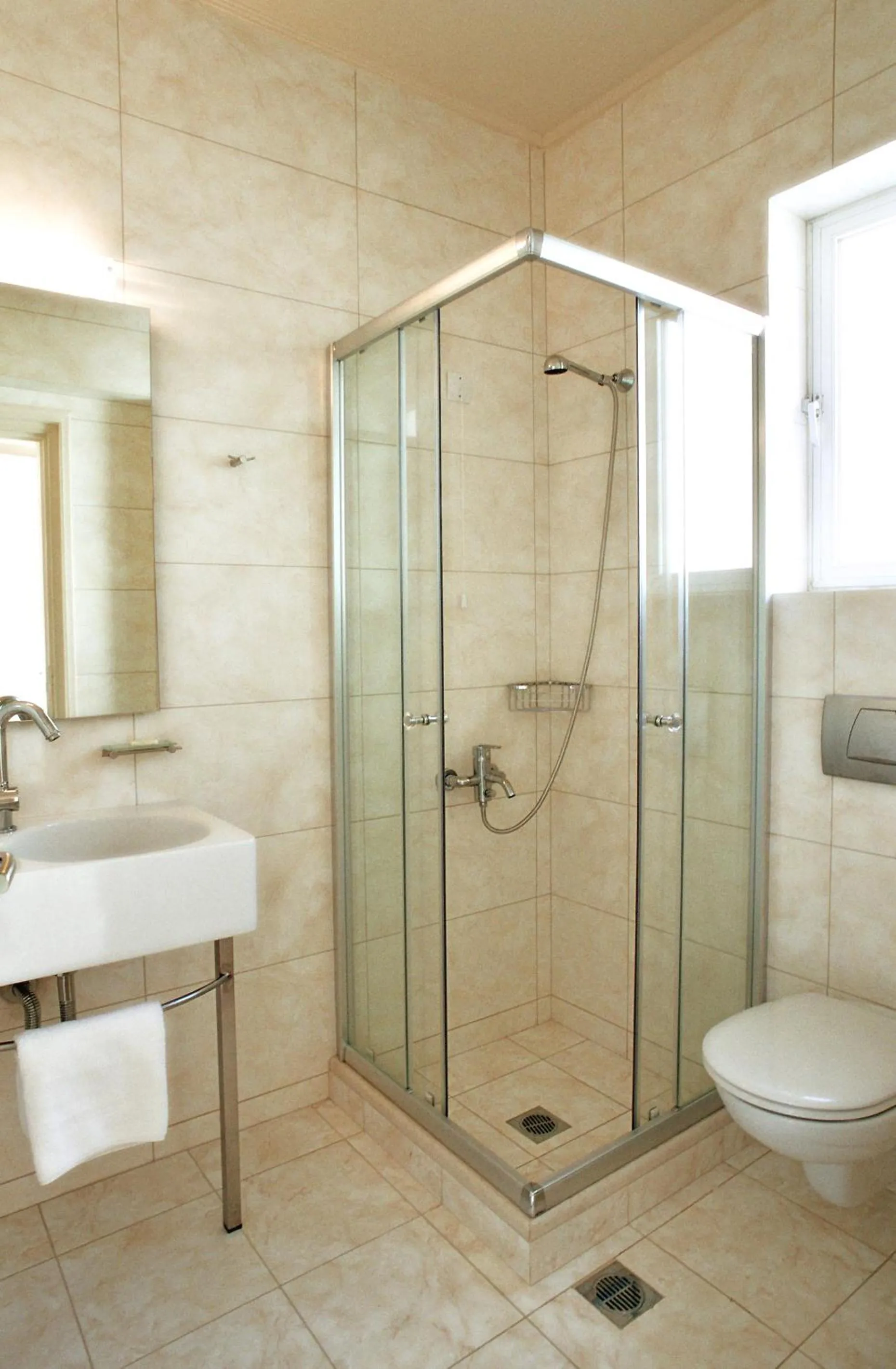 Shower in Corinna Mare