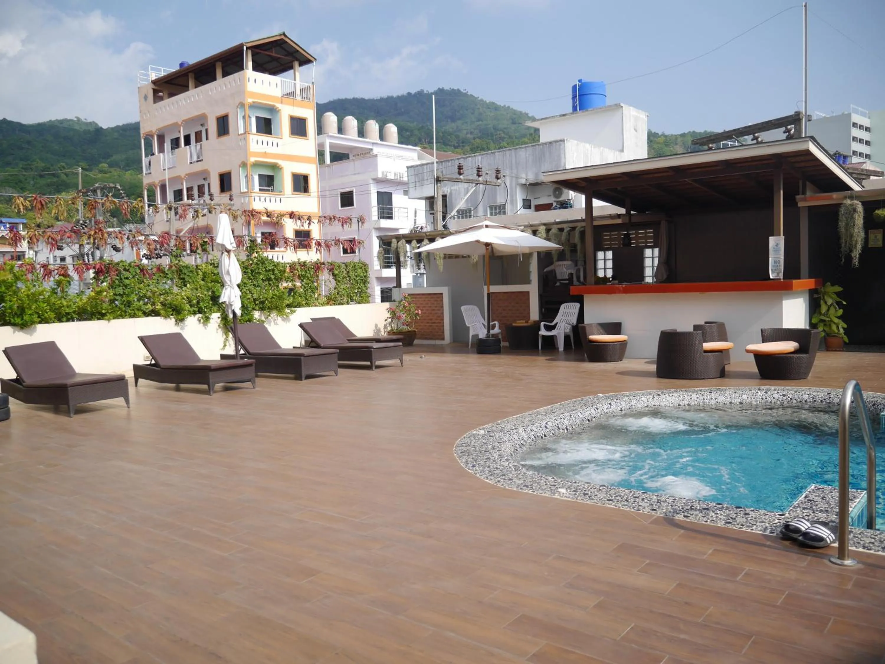 Property building in Baan Petcharat