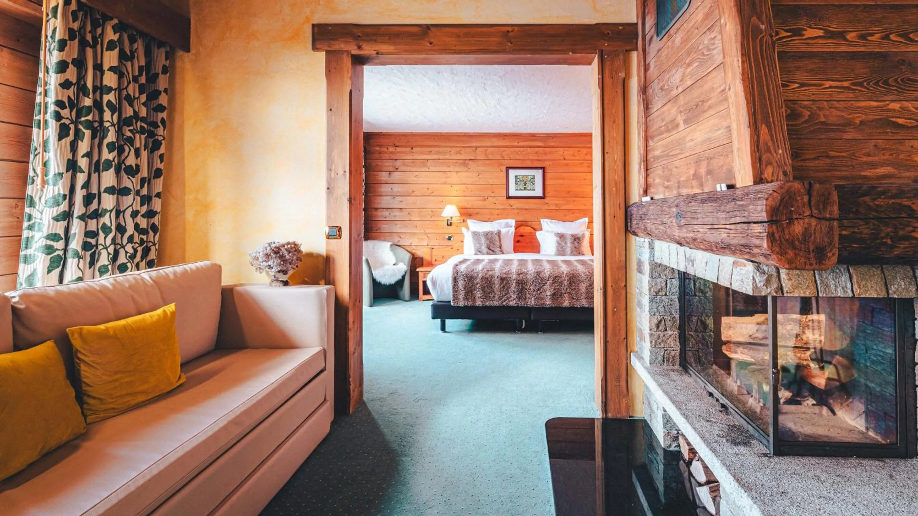 Living room, Bed in Hotel Mont Vallon