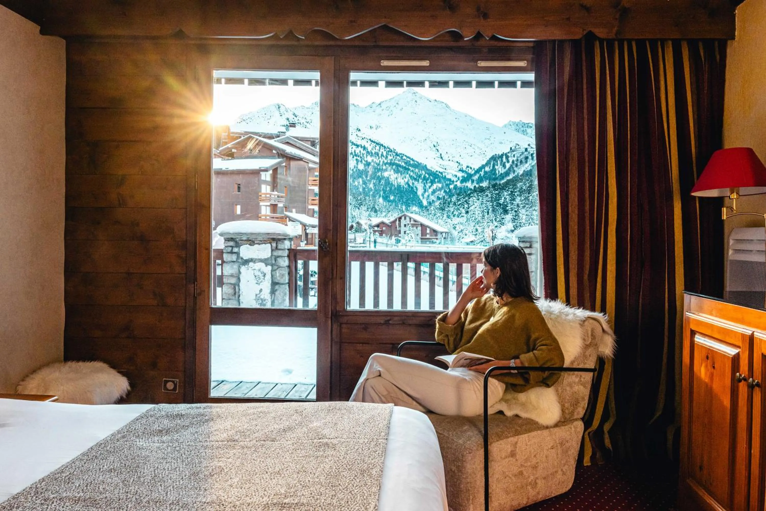 Balcony/Terrace, Bed in Hotel Mont Vallon
