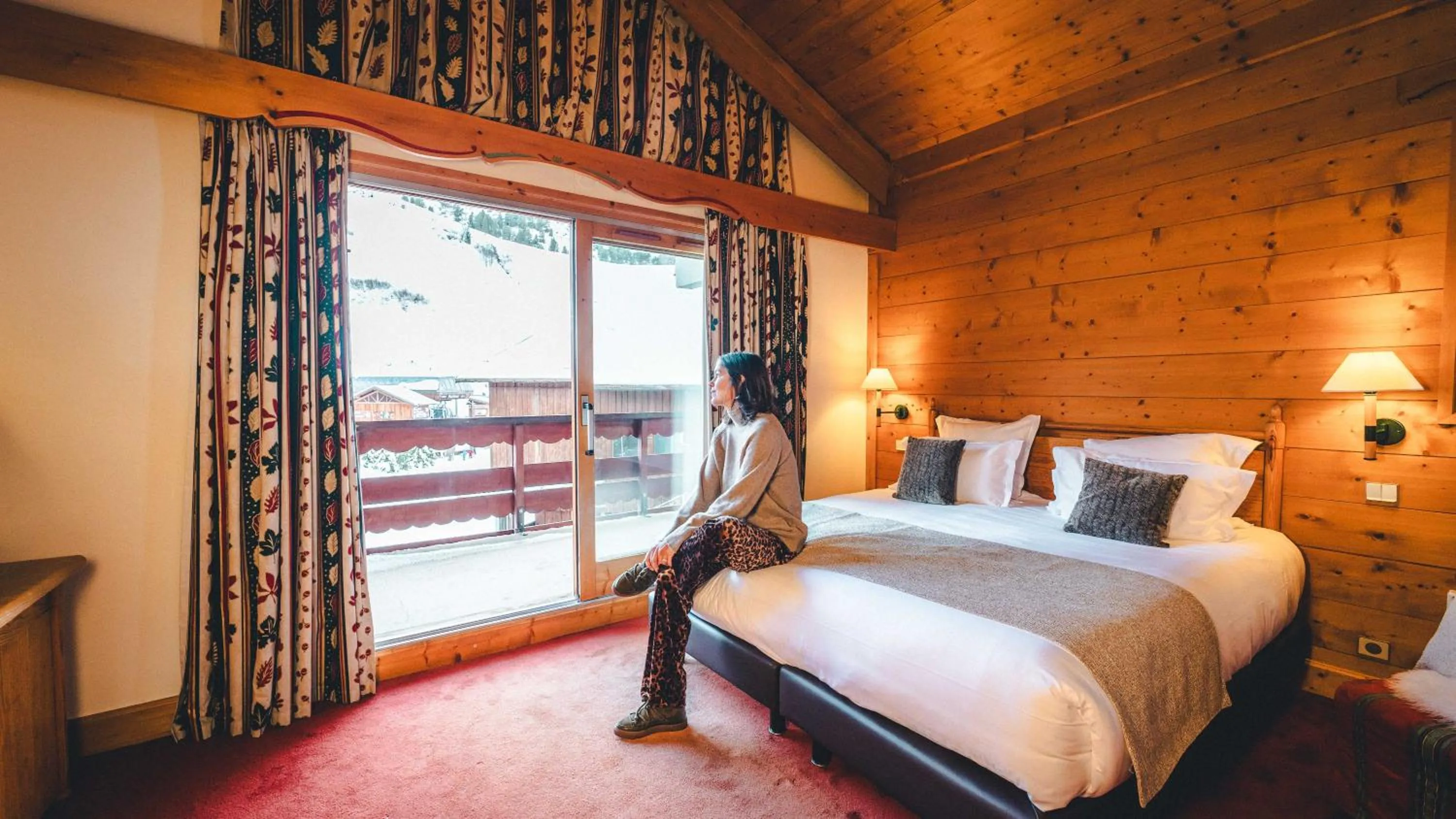 Balcony/Terrace, Bed in Hotel Mont Vallon