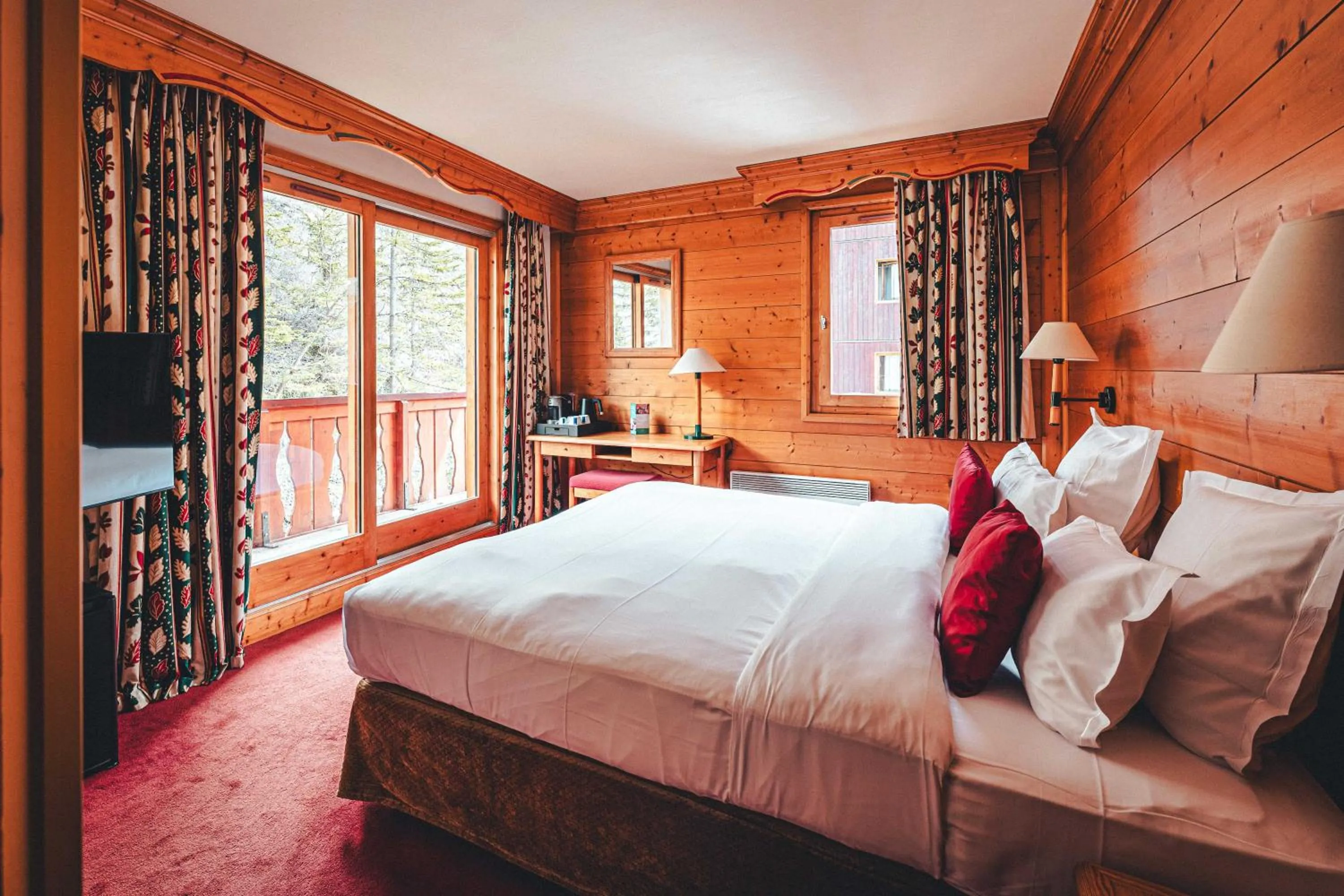 Bedroom, Bed in Hotel Mont Vallon