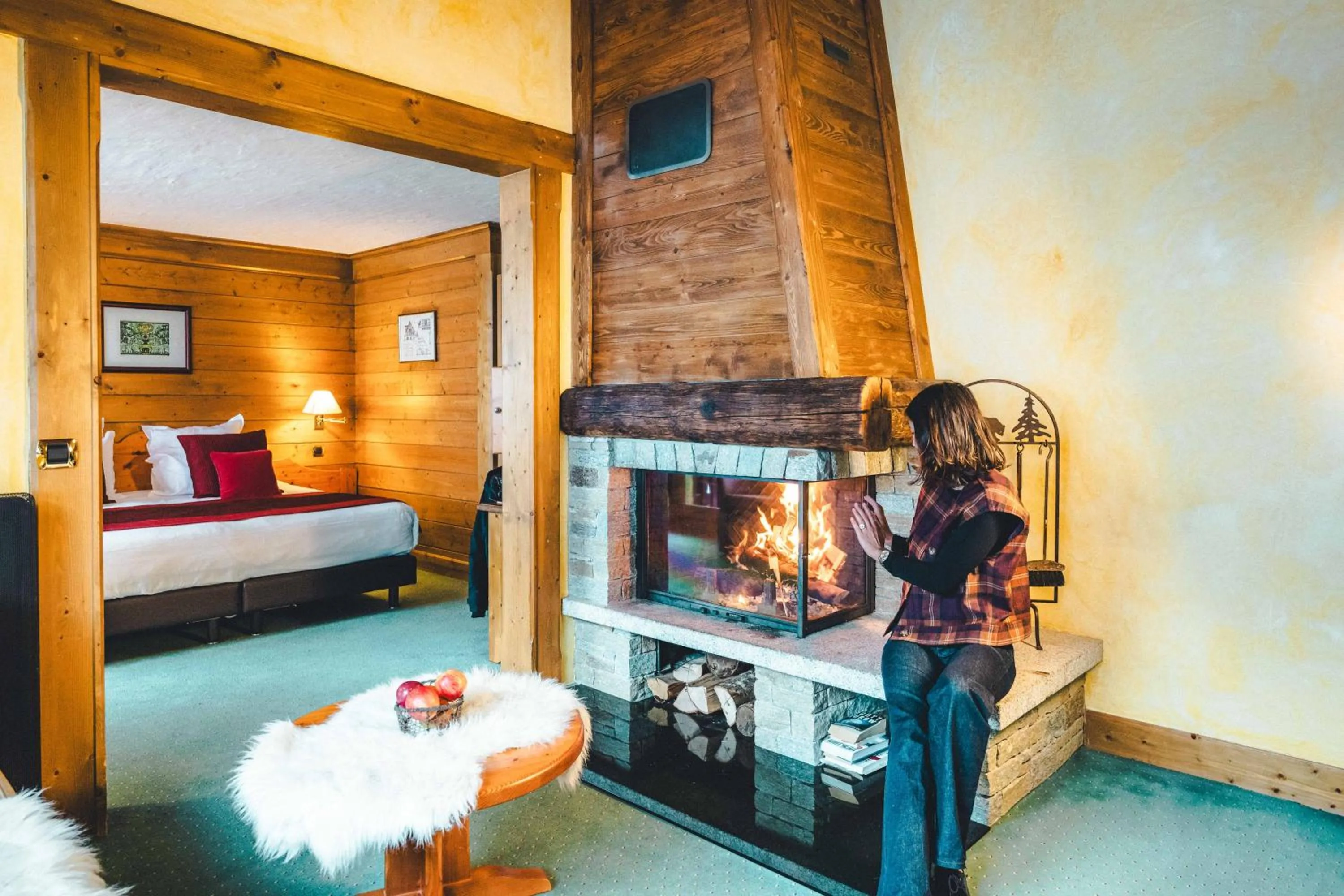 Communal lounge/ TV room, Bed in Hotel Mont Vallon