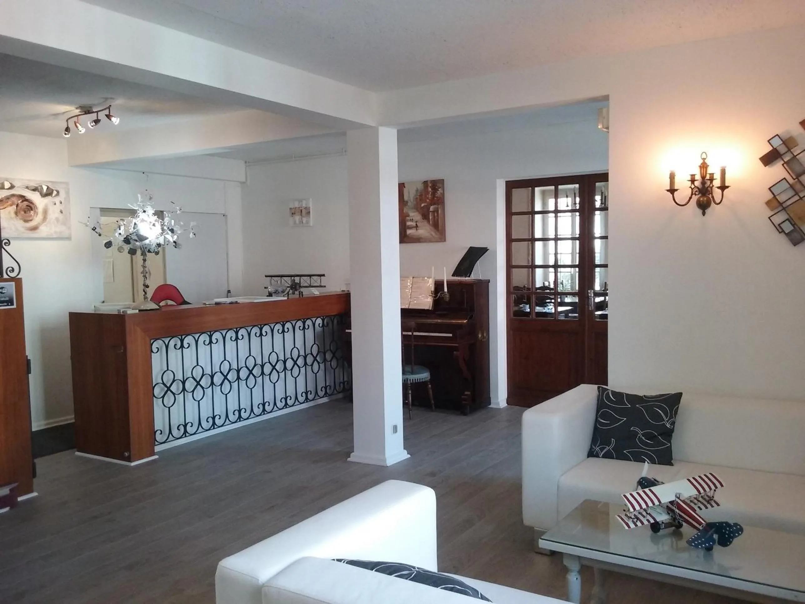 Lobby or reception in Hotel du Commerce Chez Stéphane