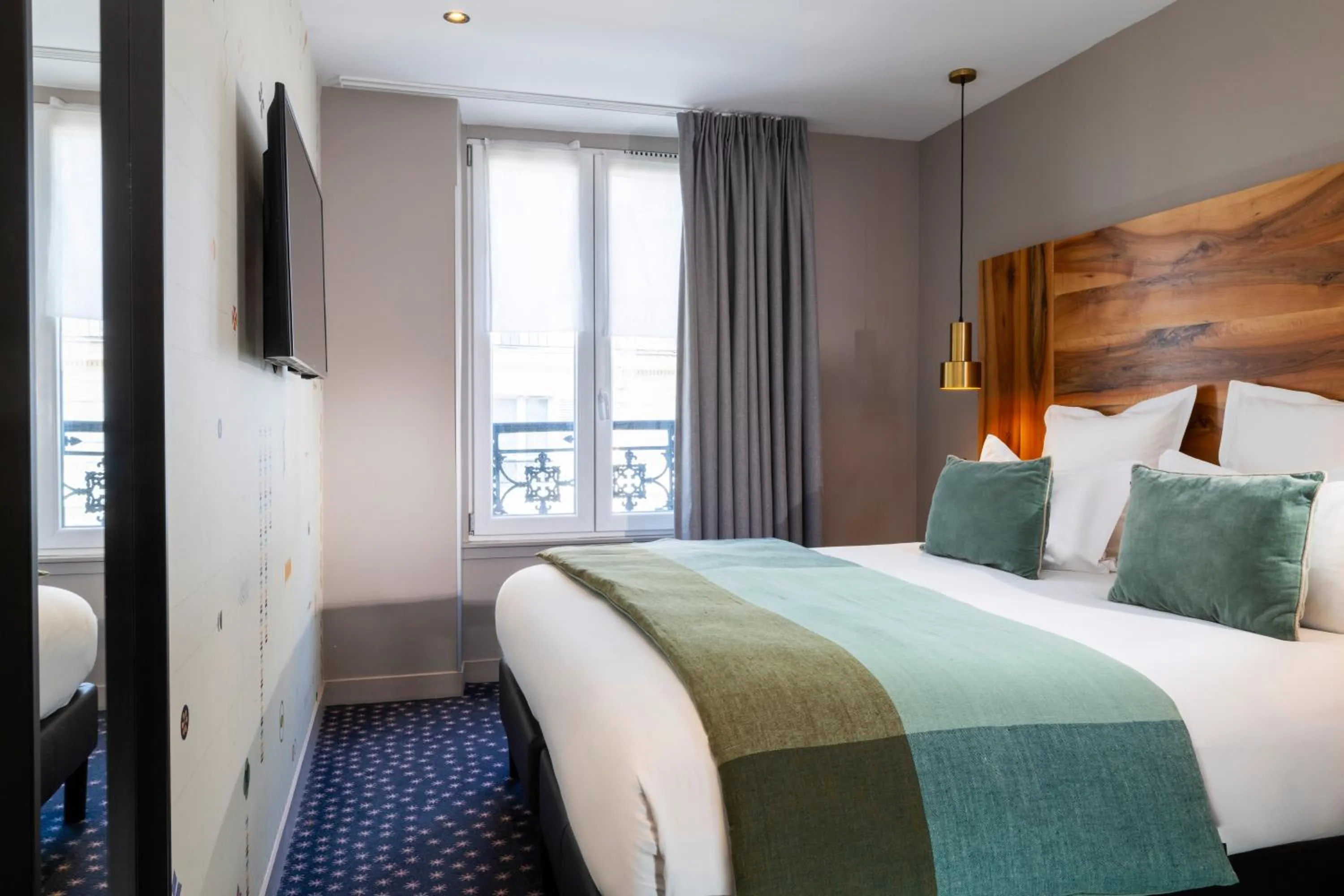 Bed in Hôtel Maxim Folies