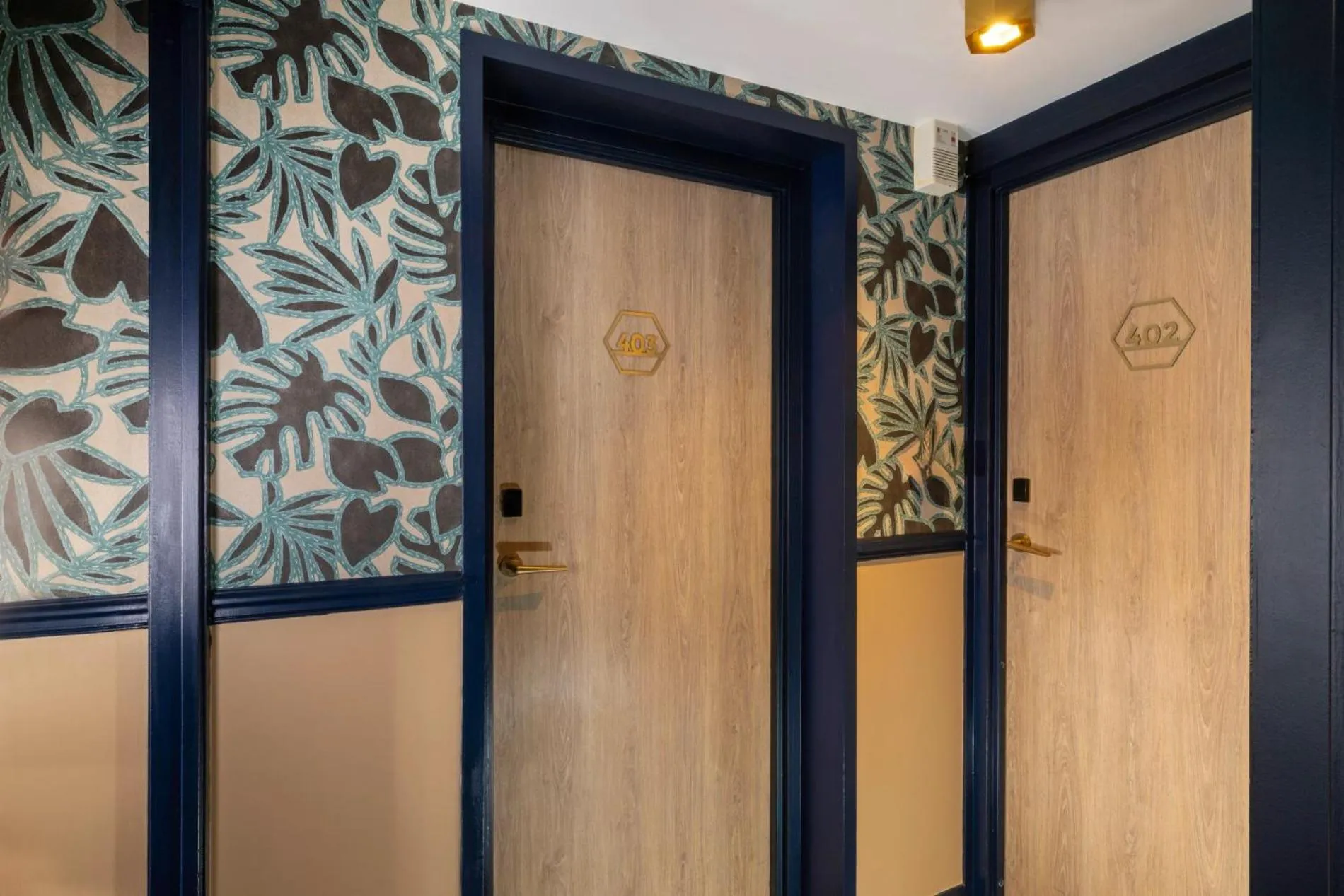 Bedroom in Hôtel Maxim Folies