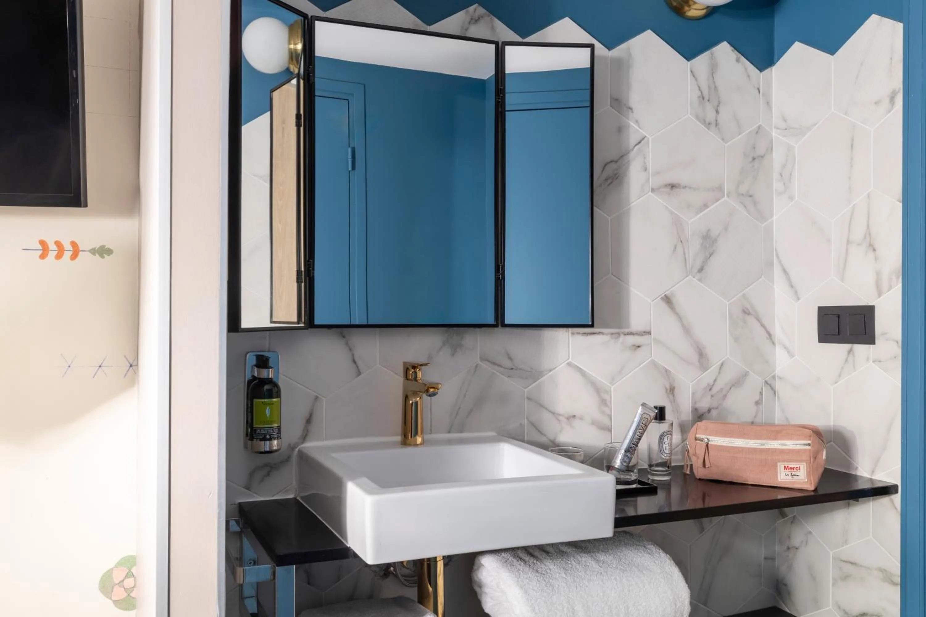 Bathroom in Hôtel Maxim Folies