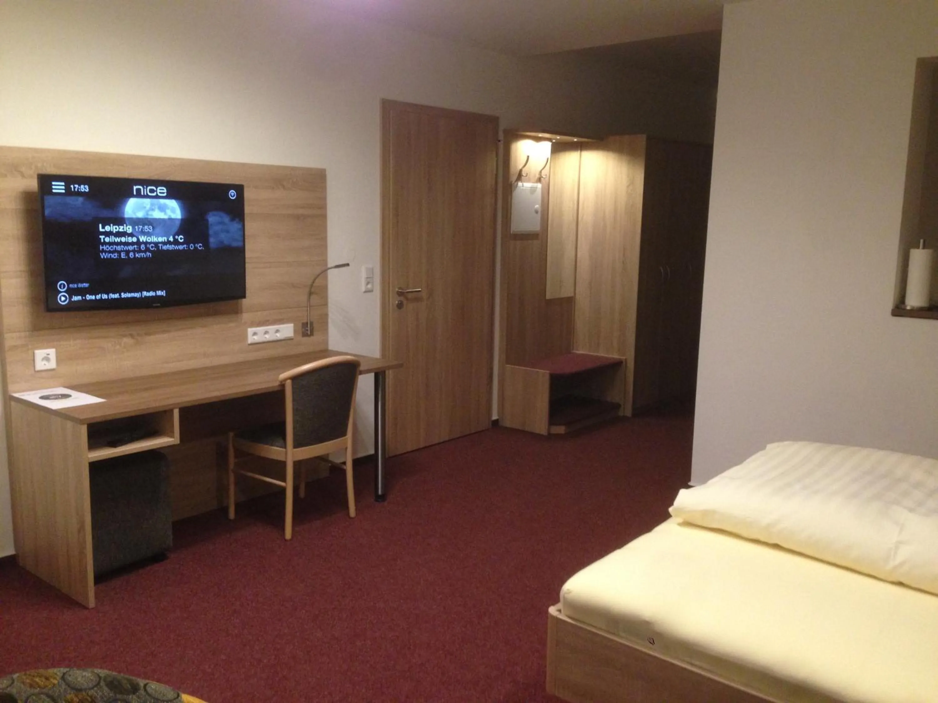 Photo of the whole room, Bed in Hotel am Steinertsee - Kassel-Ost